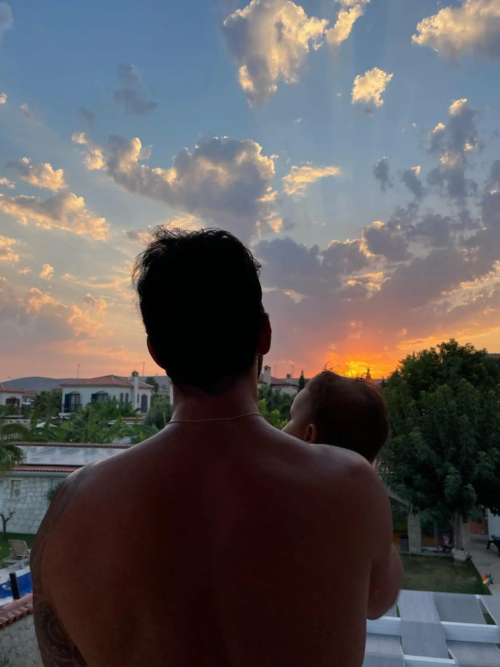 Özay a Arduç privítali svoju dcéru Jan Asyu 9. septembra 2022.