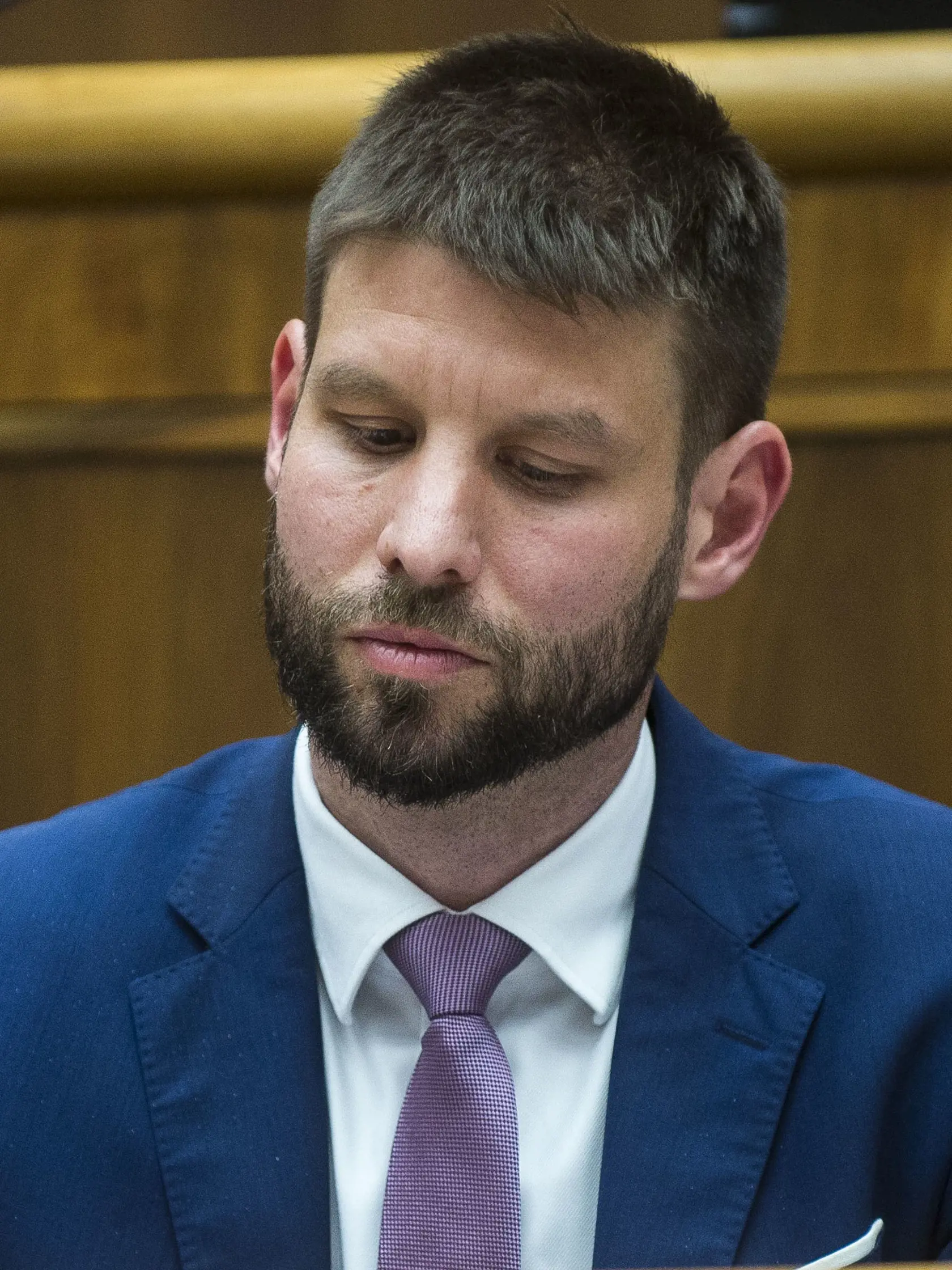 Poslanci Národnej rady (NR) SR na stredajšej ustanovujúcej schôdzi zvolili štyroch podpredsedov parlamentu. Sú nimi Ľuboš Blaha (Smer-SD), Peter Žiga (Hlas-SD) Andrej Danko (SNS) a Michal Šimečka (PS). Na snímke novozvolený podpredseda parlamentu Michal Šimečka (PS) počas ustanovujúcej schôdze parlamentu v Bratislave v stredu 25. októbra 2023.