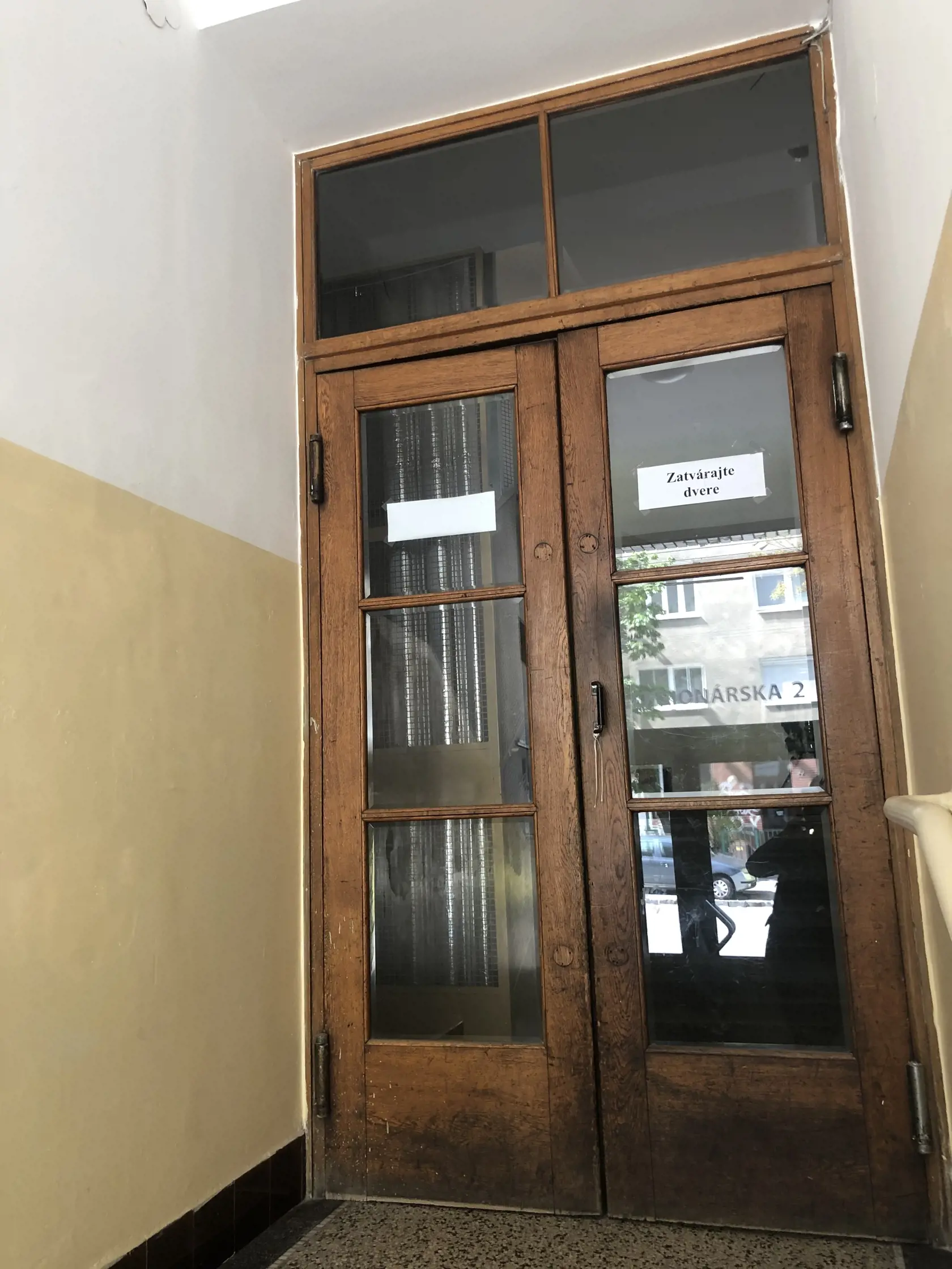 K nešťastnej udalosti došlo v tomto vchode