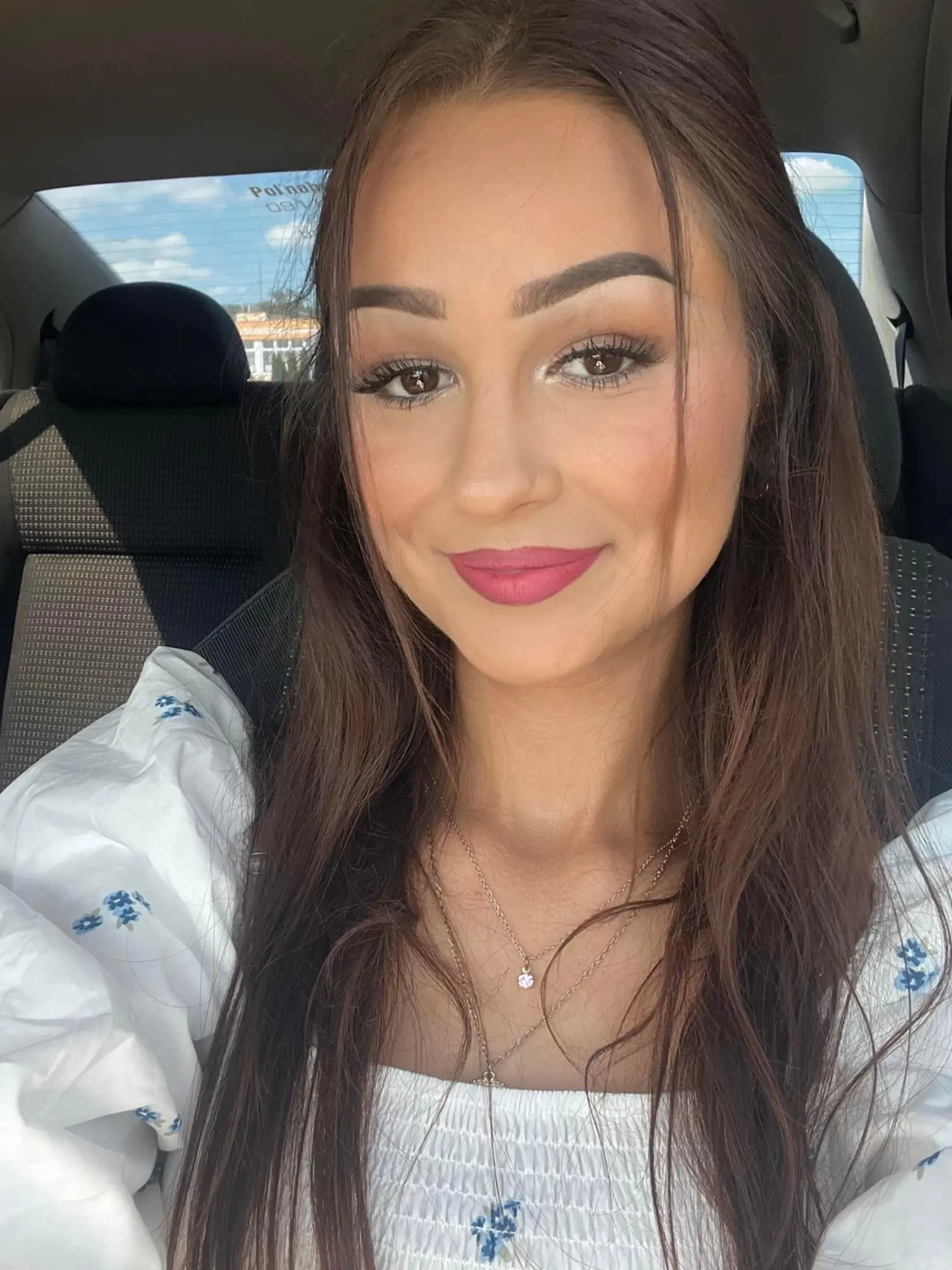 „Mama mi hovorila, že som vedela skôr spievať ako rozprávať. Keď ľudia kosili pri našom dome, pýtali si od mamy, aby posadila na múrik “tú našu Spievanku”,‘” spomína si s úsmevom. 