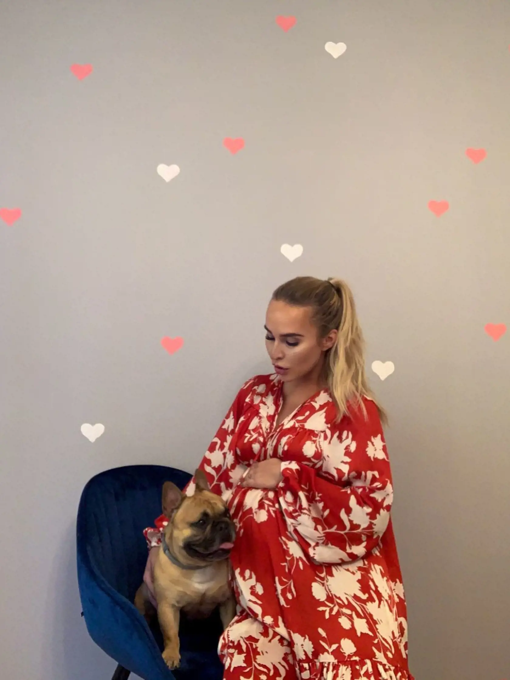 Tehotná Lucia Mokráňová s ďalším členom rodiny.