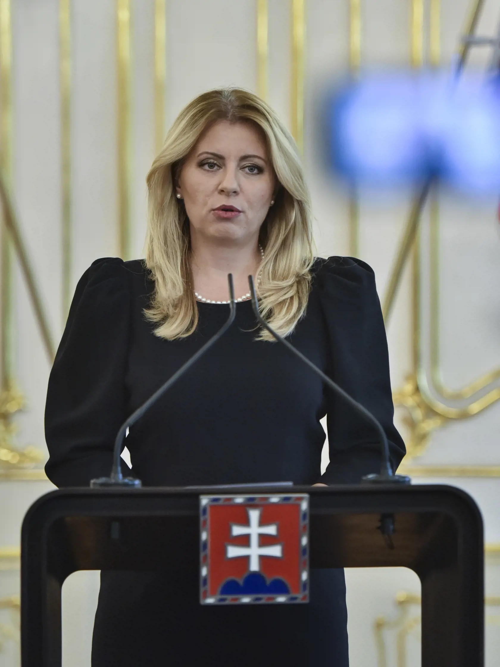 Na snímke prezidentka SR Zuzana Čaputová počas vyhlásenia po stretnutí s ministerkou vnútra Denisou Sakovou (SMER-SD), prezidentom Policajného zboru SR Milanom Lučanským a 1. námestníčkou generálneho prokurátora SR Vierou Kováčikovou, 18. októbra 2019 v Bratislave. FOTO TASR - Pavol Zachar