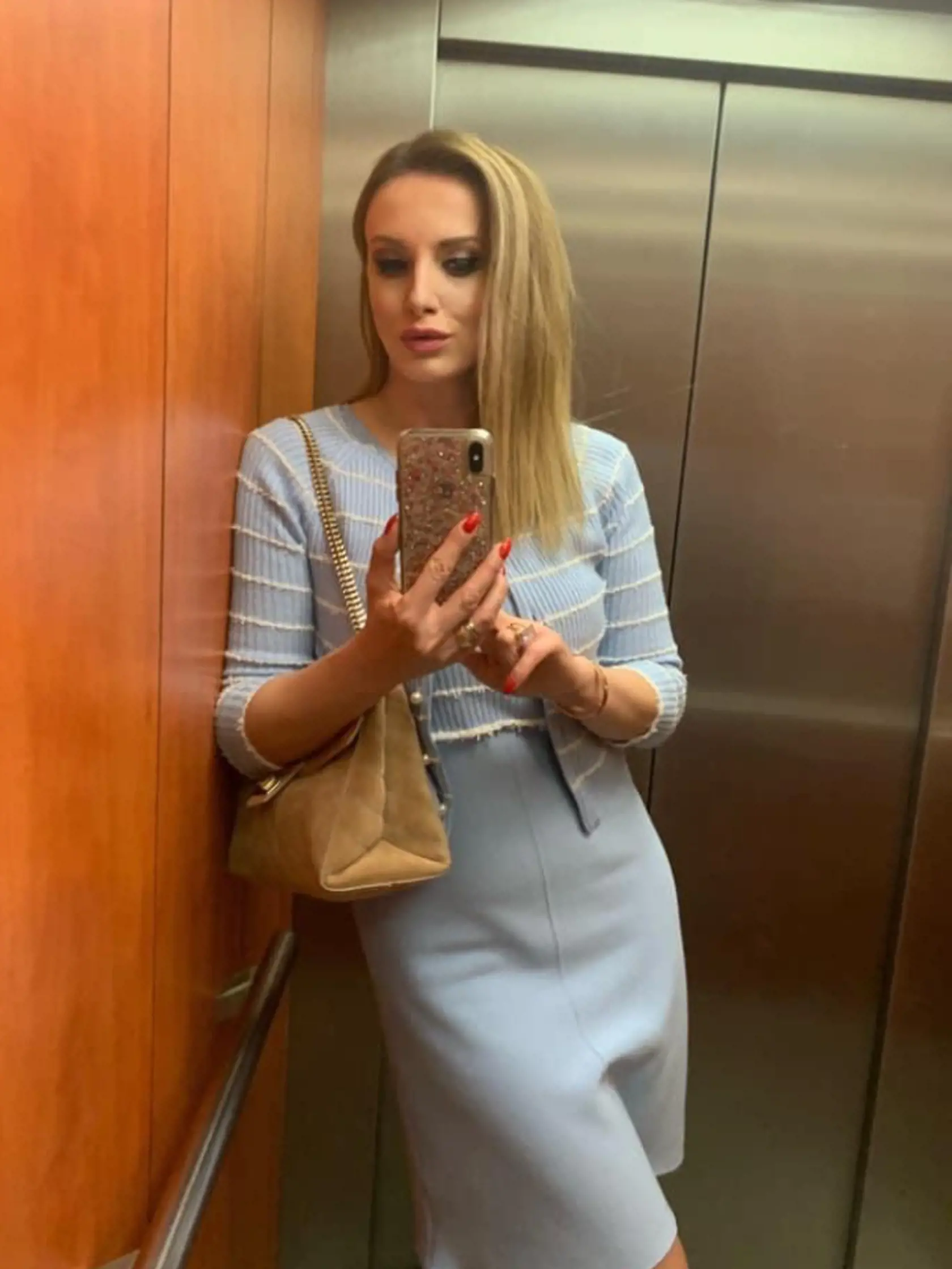 Adriana Pčolinská, manželka exšéfa SIS Vladimíra Pčolinského, už druhé volebné obdobie zarezáva v parlamente.