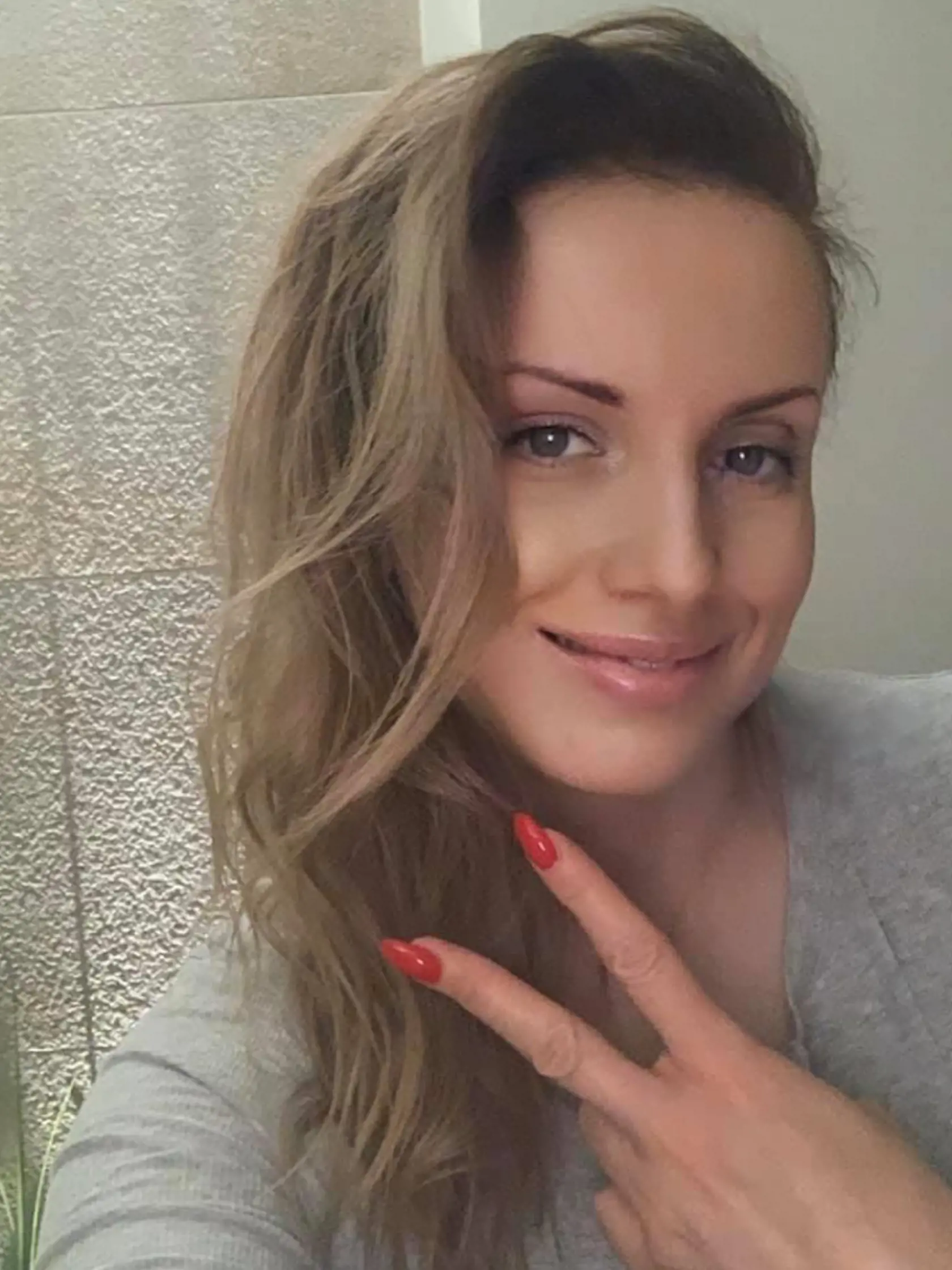 Adriana Pčolinská, manželka exšéfa SIS Vladimíra Pčolinského, už druhé volebné obdobie zarezáva v parlamente.