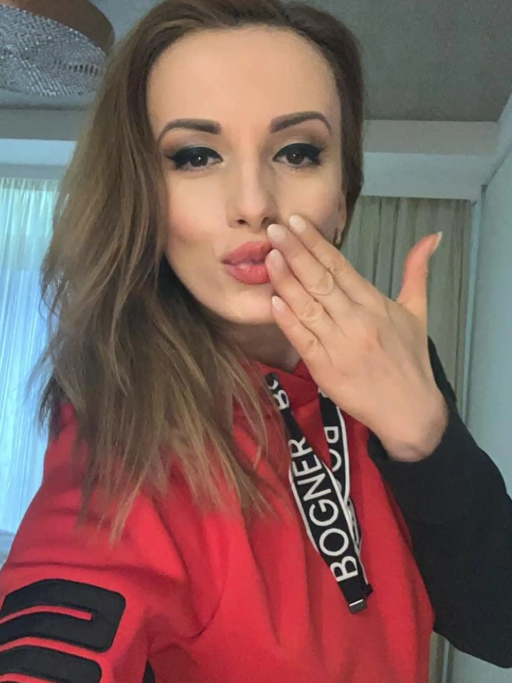Adriana Pčolinská, manželka exšéfa SIS Vladimíra Pčolinského, už druhé volebné obdobie zarezáva v parlamente.