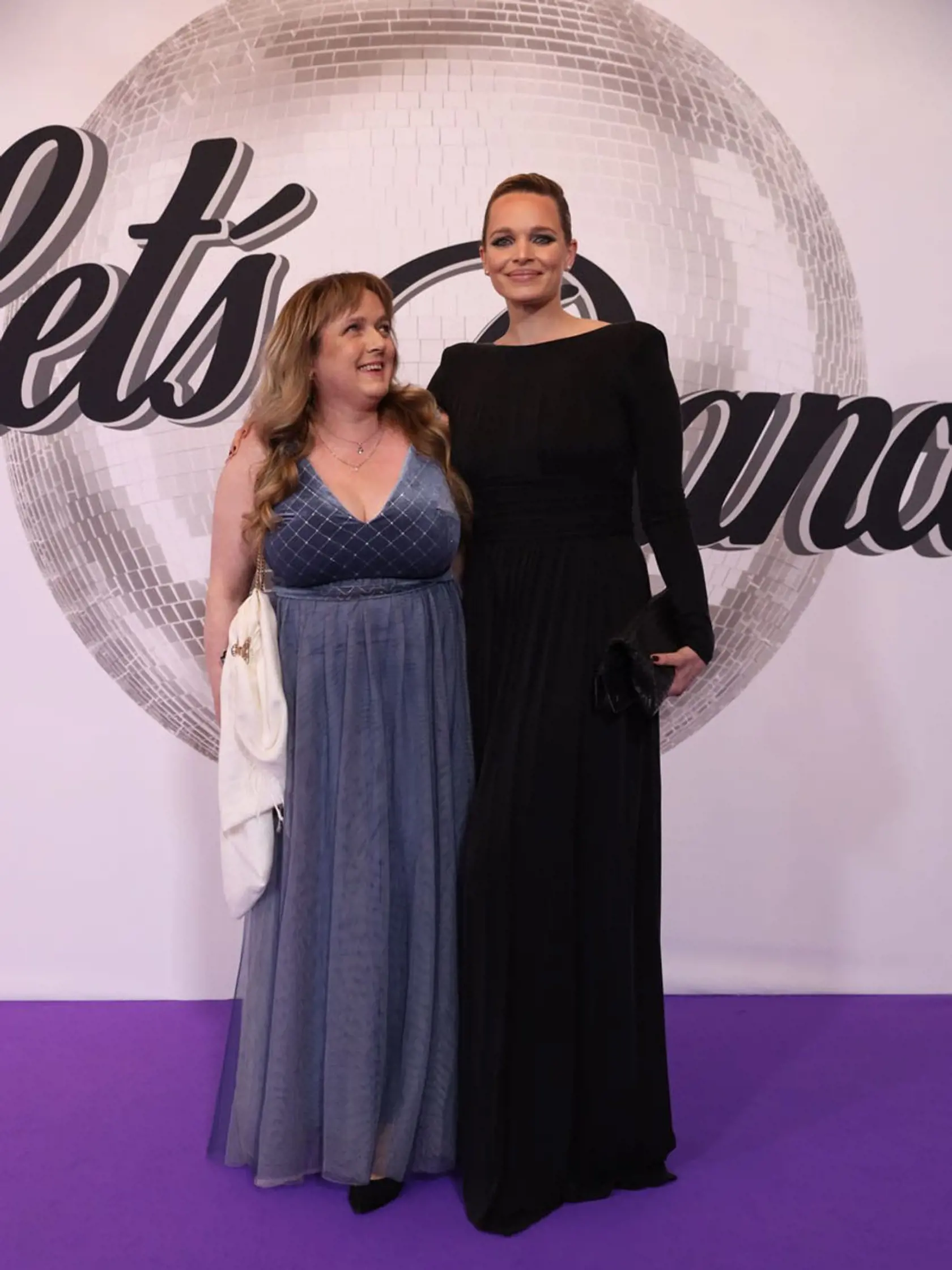 Let´s Dance, 5.  veľkonočné kolo: Outfity z fialového koberca
