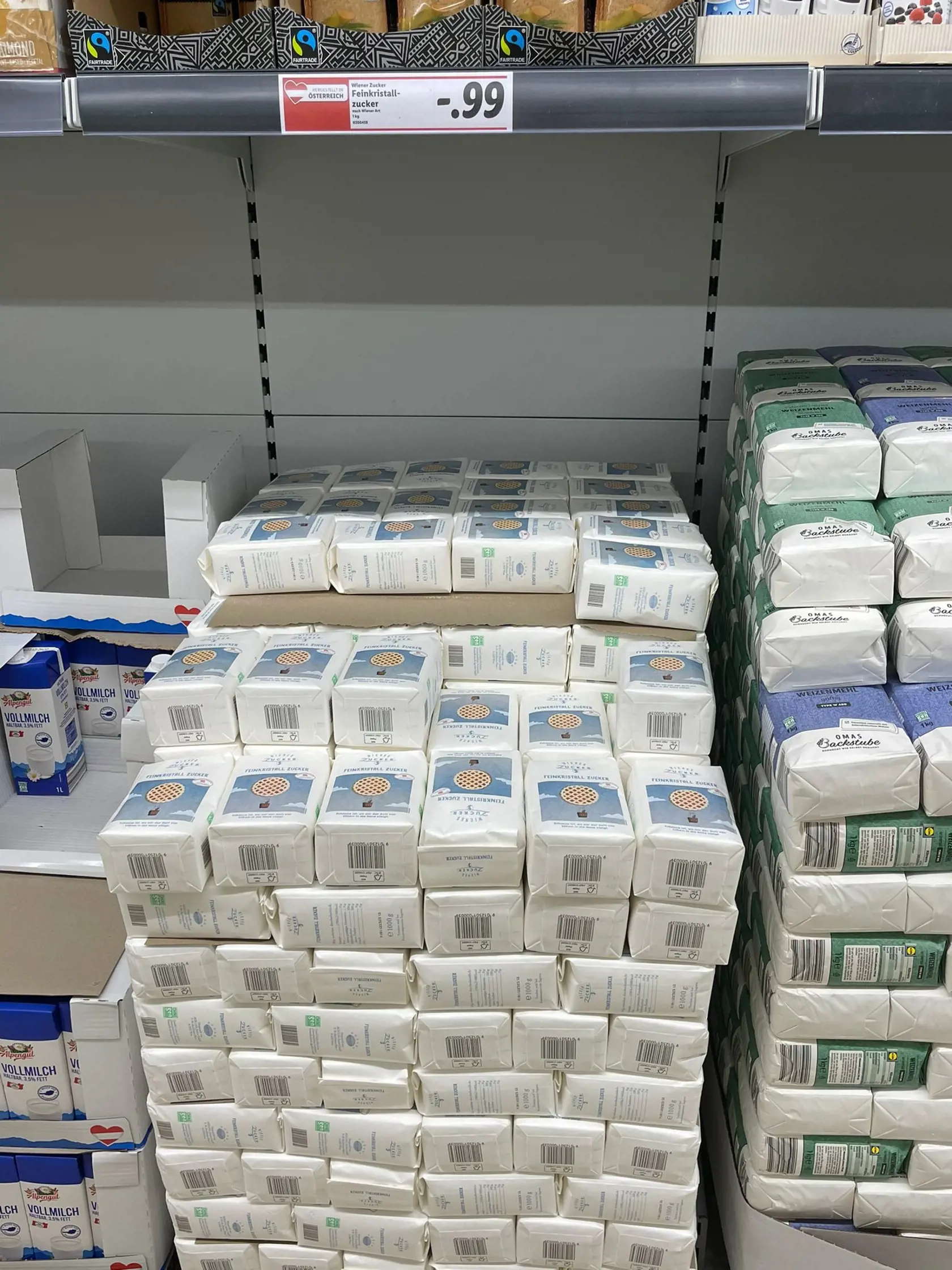 Na snímke sú ceny potravín v predajni Lidl v Rakúsku.