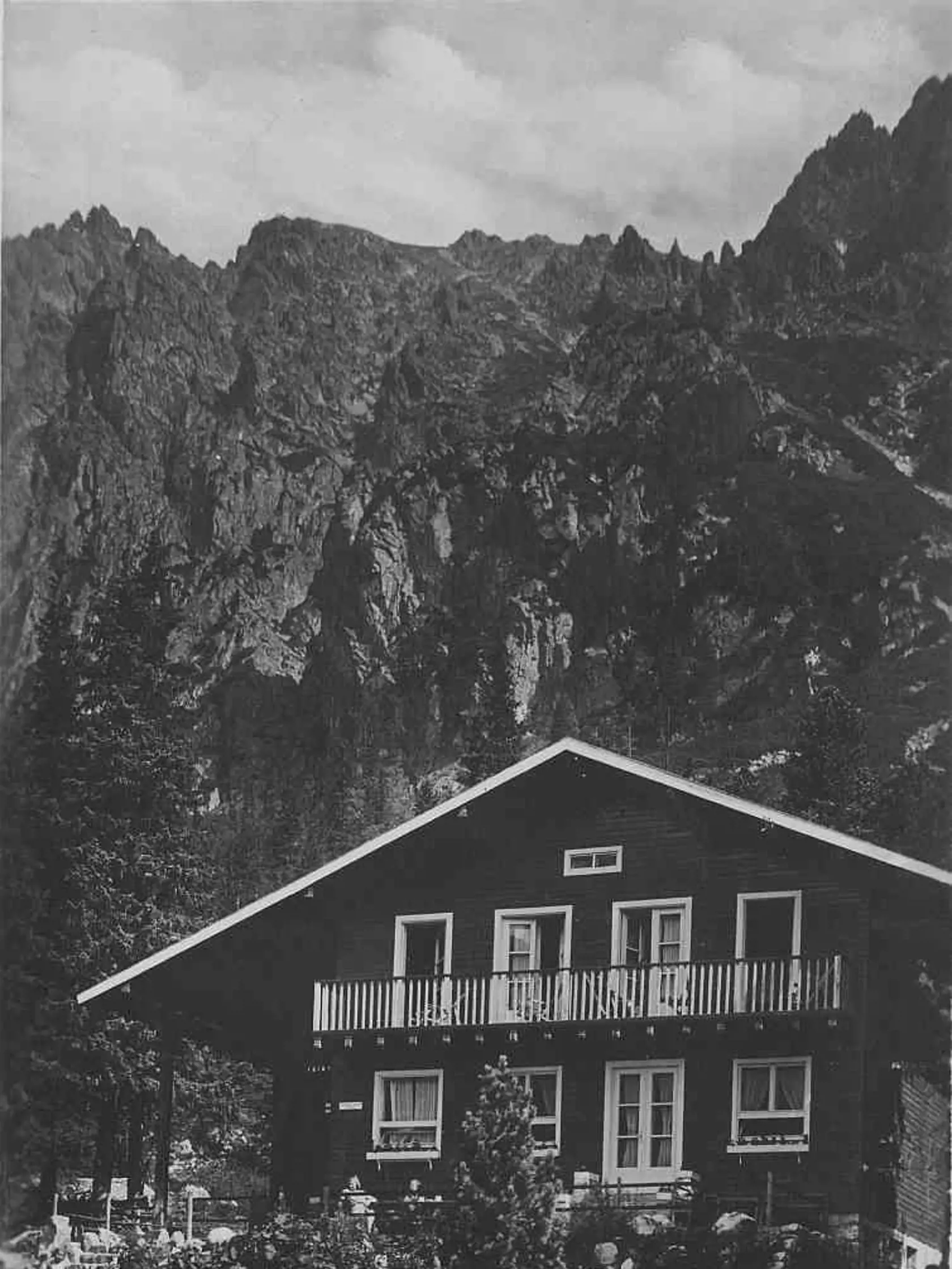 1946: Chatu postavil rodák z Levoče a milovník Tatier.