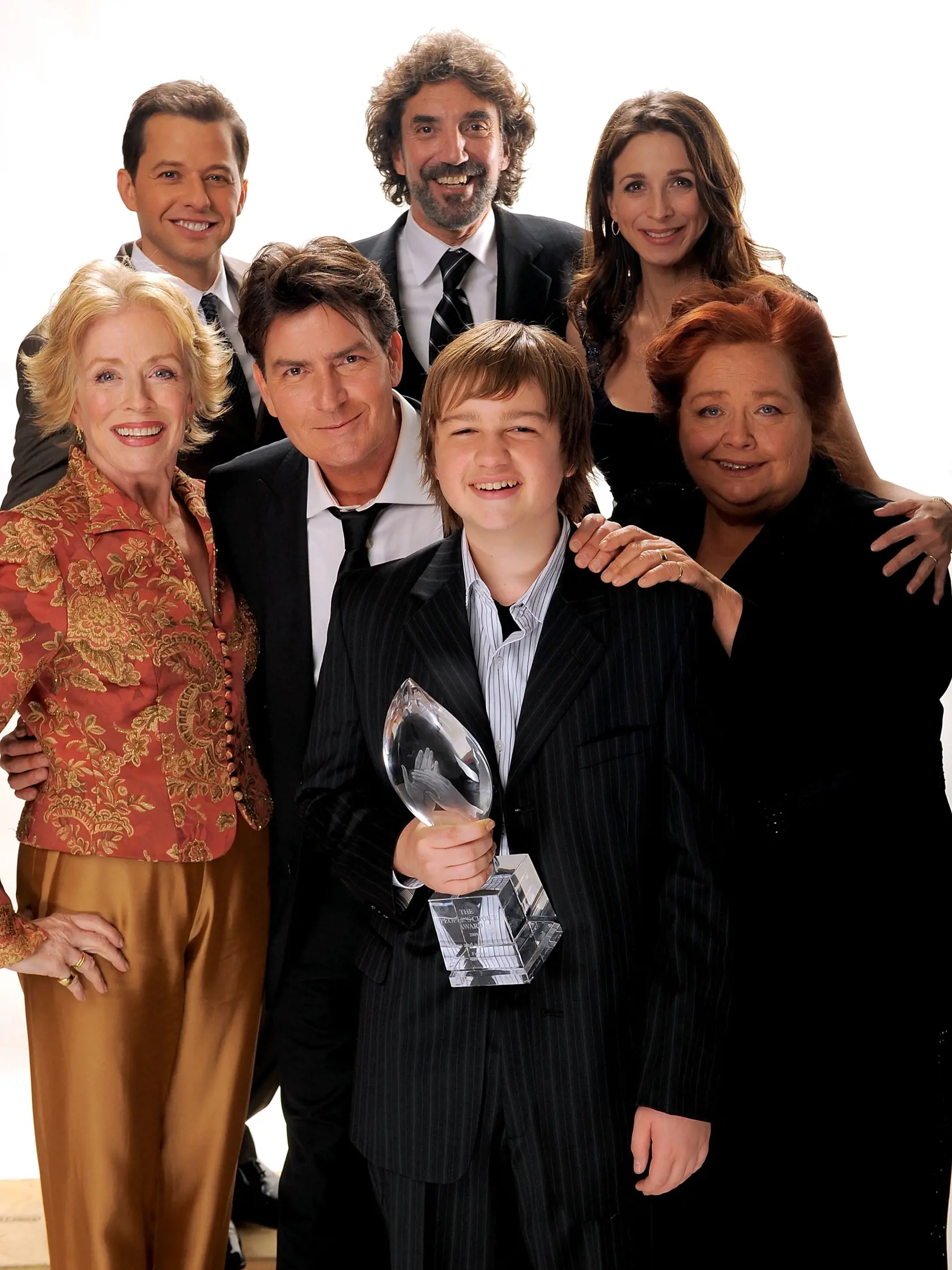 LOS ANGELES, CA - JANUARY 07:  ***EXCLUSIVE***  Cast of "Two and a Half Men" (L-R) Holland Taylor,Jon Cryer,Charlie Sheen, Chuck Lorre, Marin Hinkle,Angus T. Jones, and Conchata Ferrell pose for a portrait during the 35th Annual People's Choice Awards held at the Shrine Auditorium on January 7, 2009 in Los Angeles, California.  (Photo by Michael Caulfield/Getty Images for PCA)