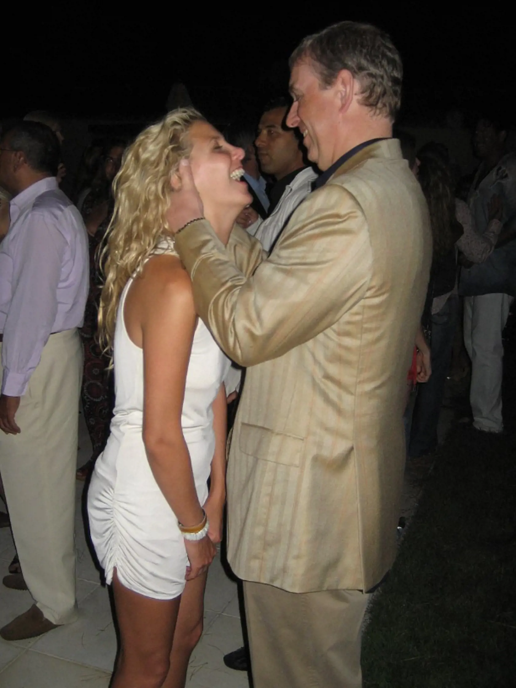 Princ Andrew v roku 2007 prichytený na párty vo francúzskom meste Saint-Tropez.