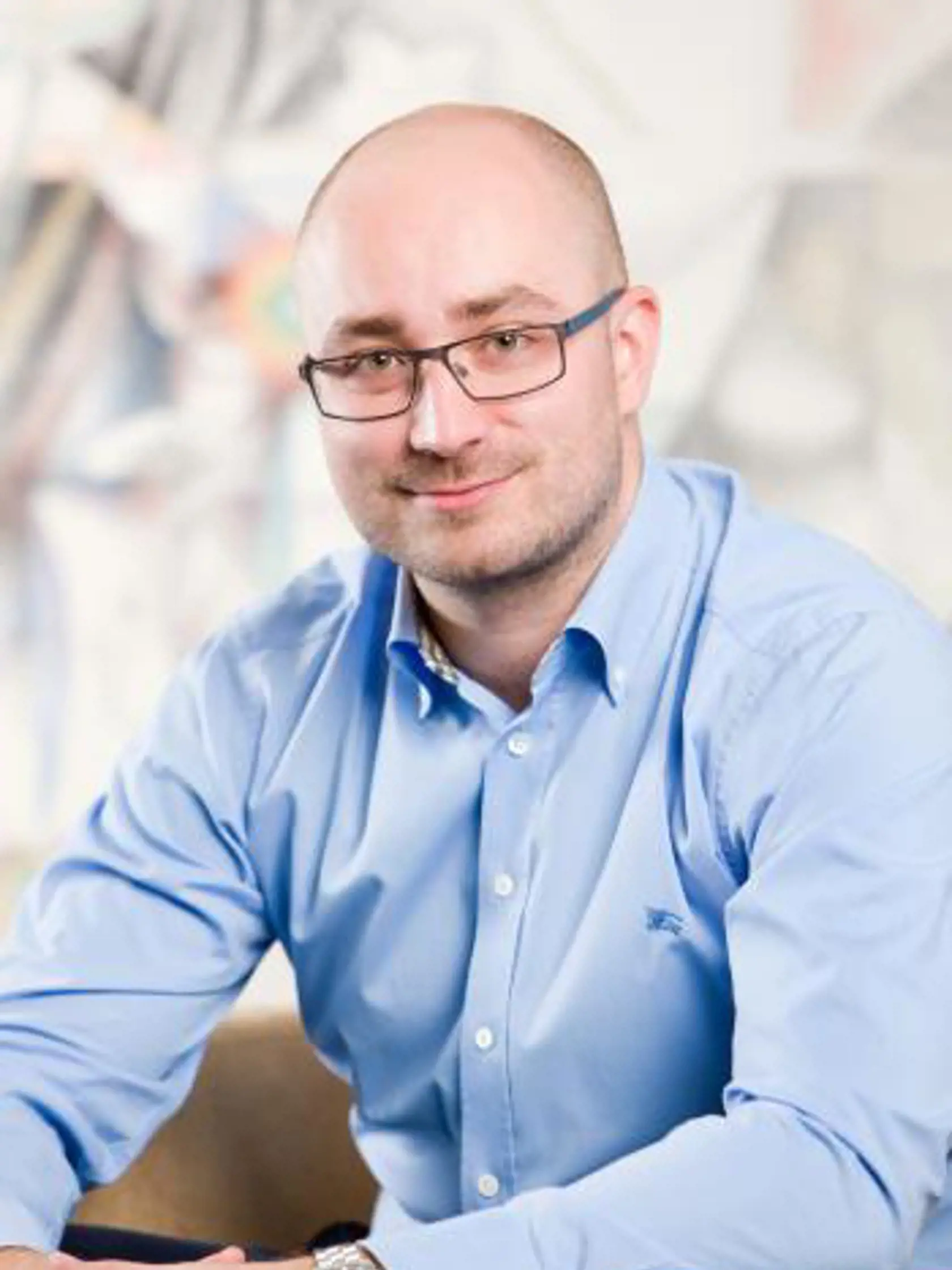 Tomáš Alscher si dal vyrobiť vizitky s funkciou generálny riaditeľ ešte pred pohovorom.