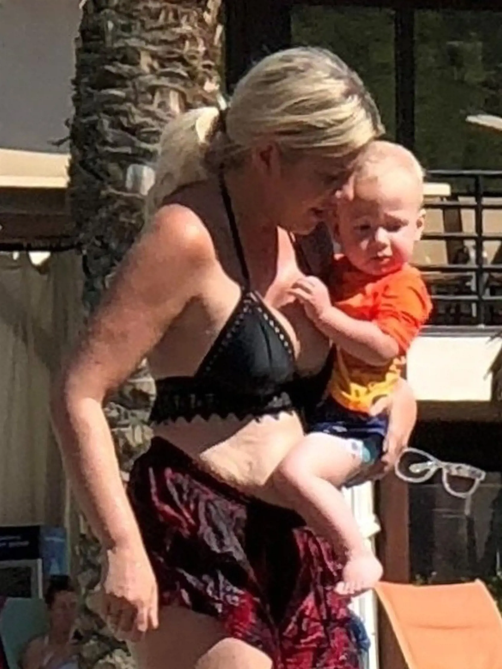 Tori Spelling sa na záberoch fotografov v porovnaní so zverejnenou snímkou výrazne líšila. 
