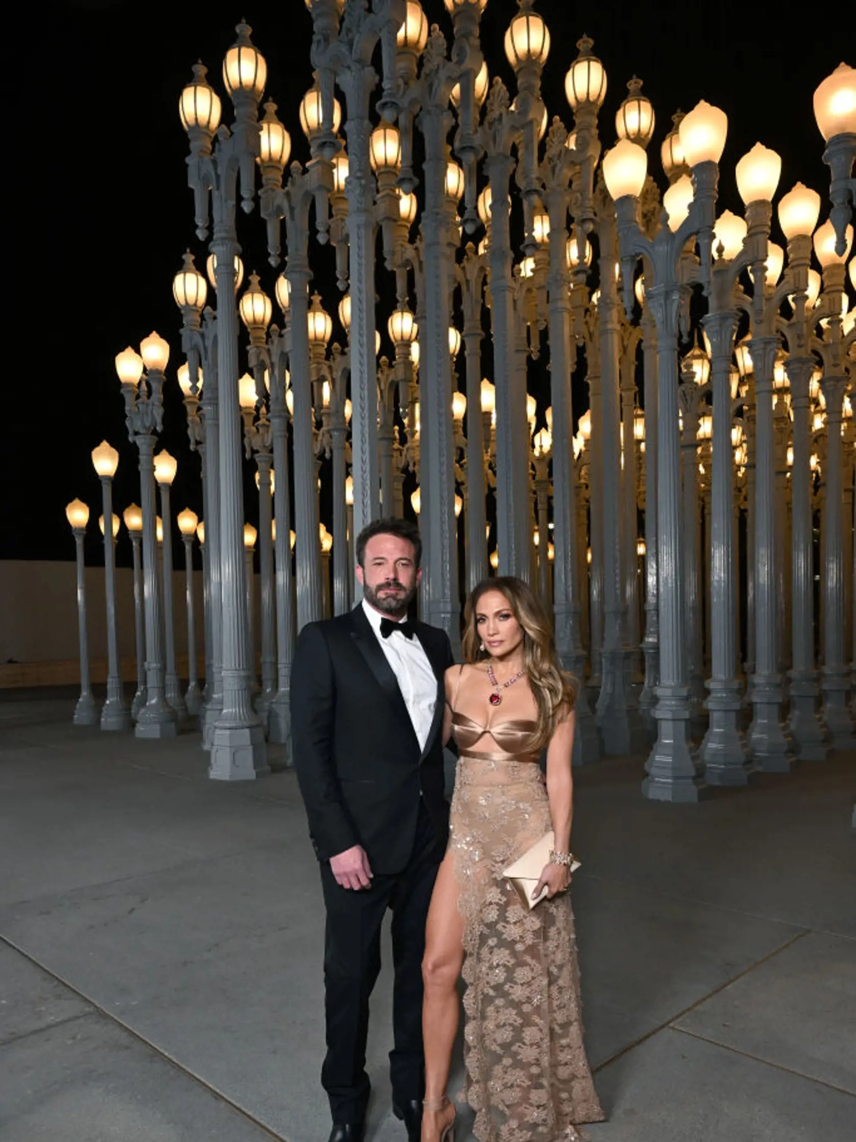 Jennifer Lopez je krajšia než kedykoľvek predtým. V takýchto transparentných šatách žiarila počas galavečera Art+Film Gala v Los Angeles.
