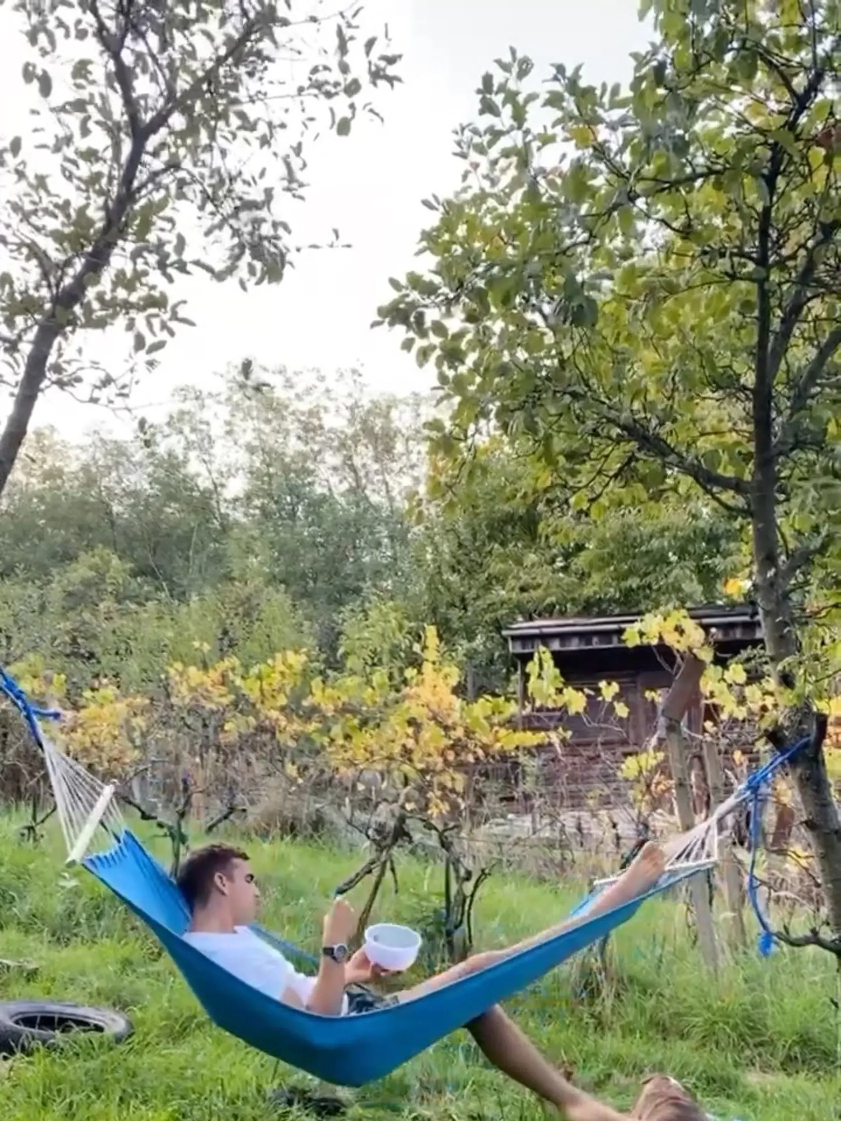 Adam Bardy má svoju záhradu nadovšetko rád.