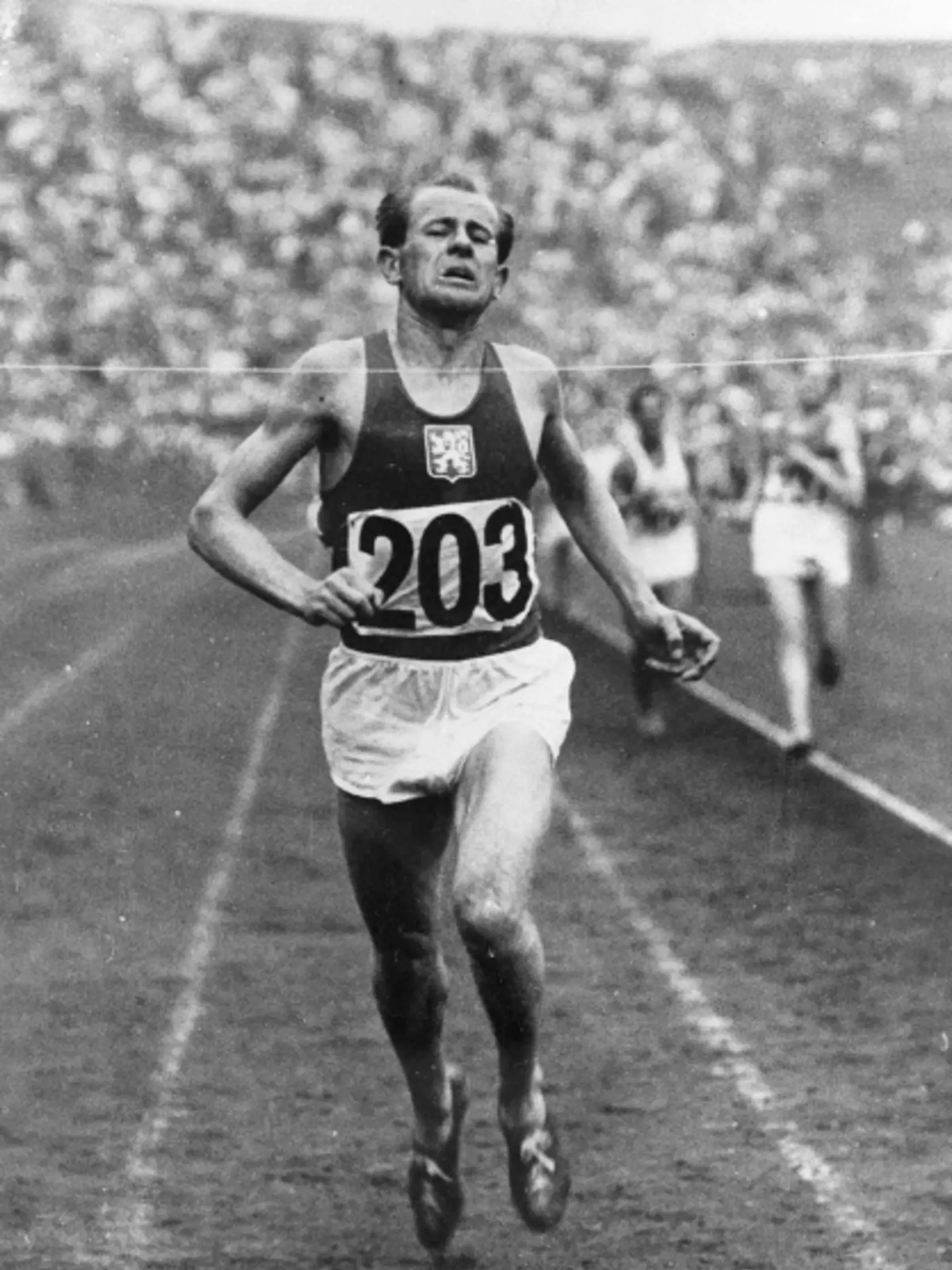 Olympijskí víťazi Emil a Dana Zátopkovci sa narodili zhodne v ten istý deň a rok.