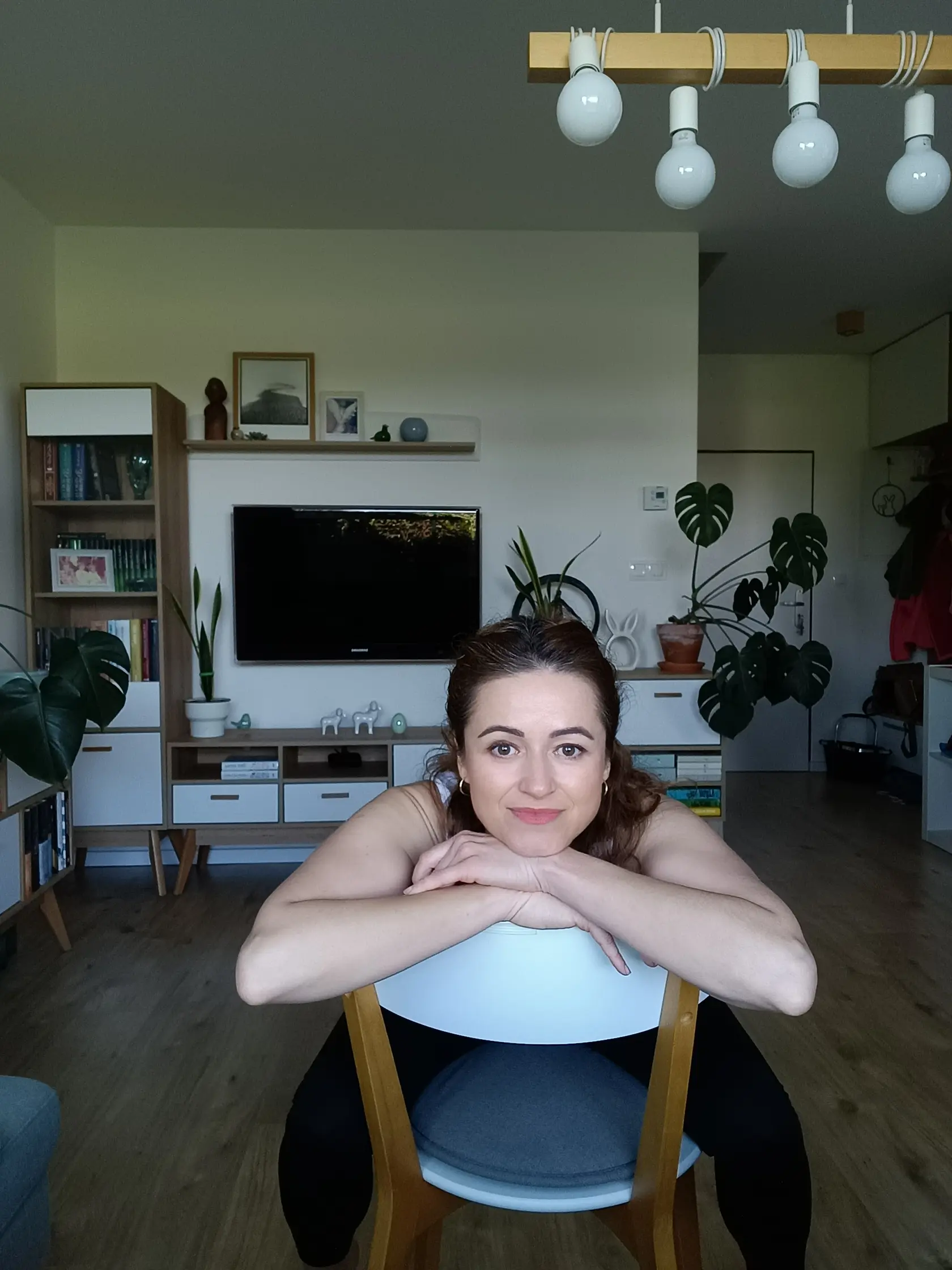 Cvičko s BEOU: Trénujte bruško na stoličke