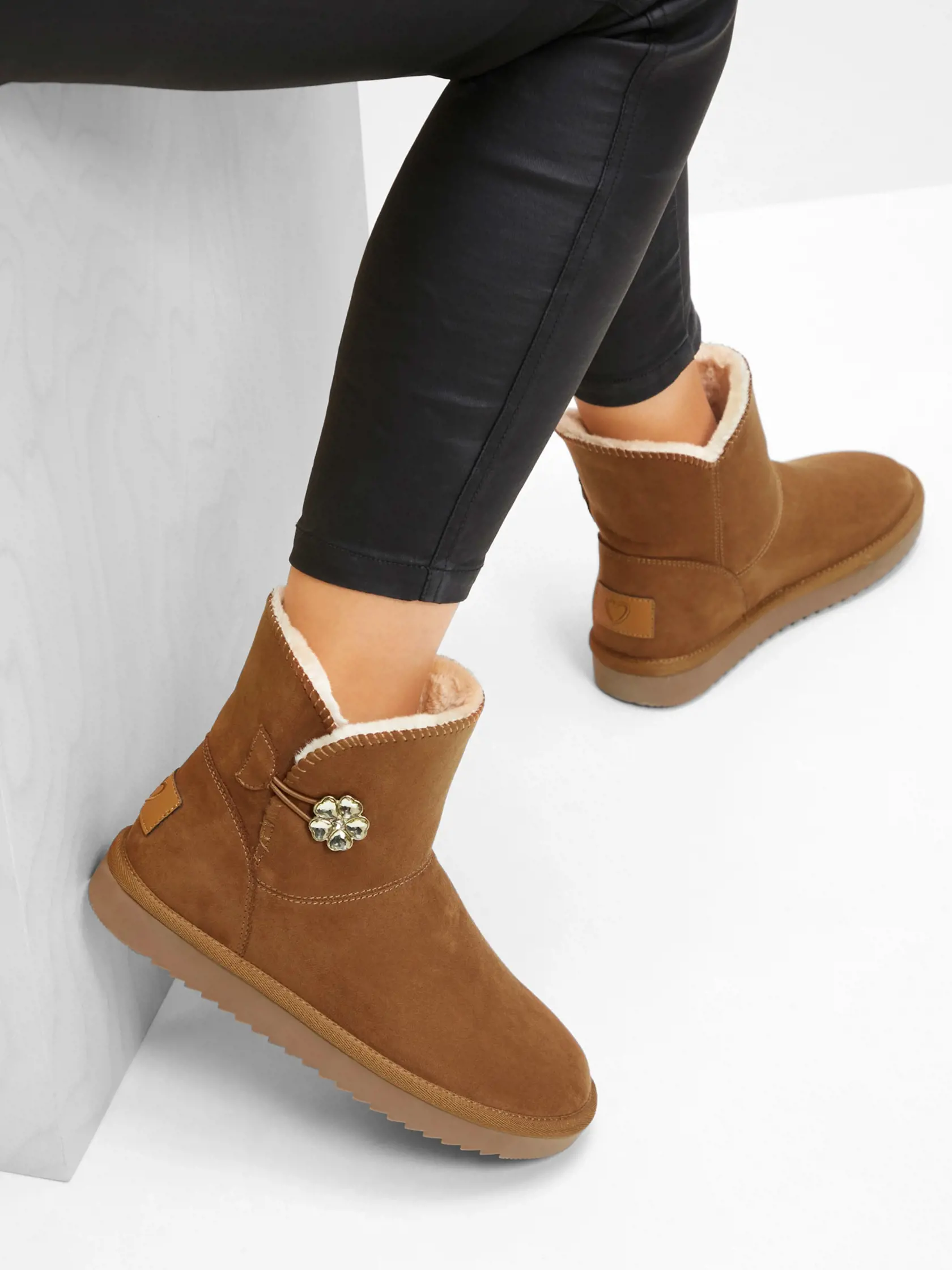 S kvietkom: Bonprix, 59,99 €