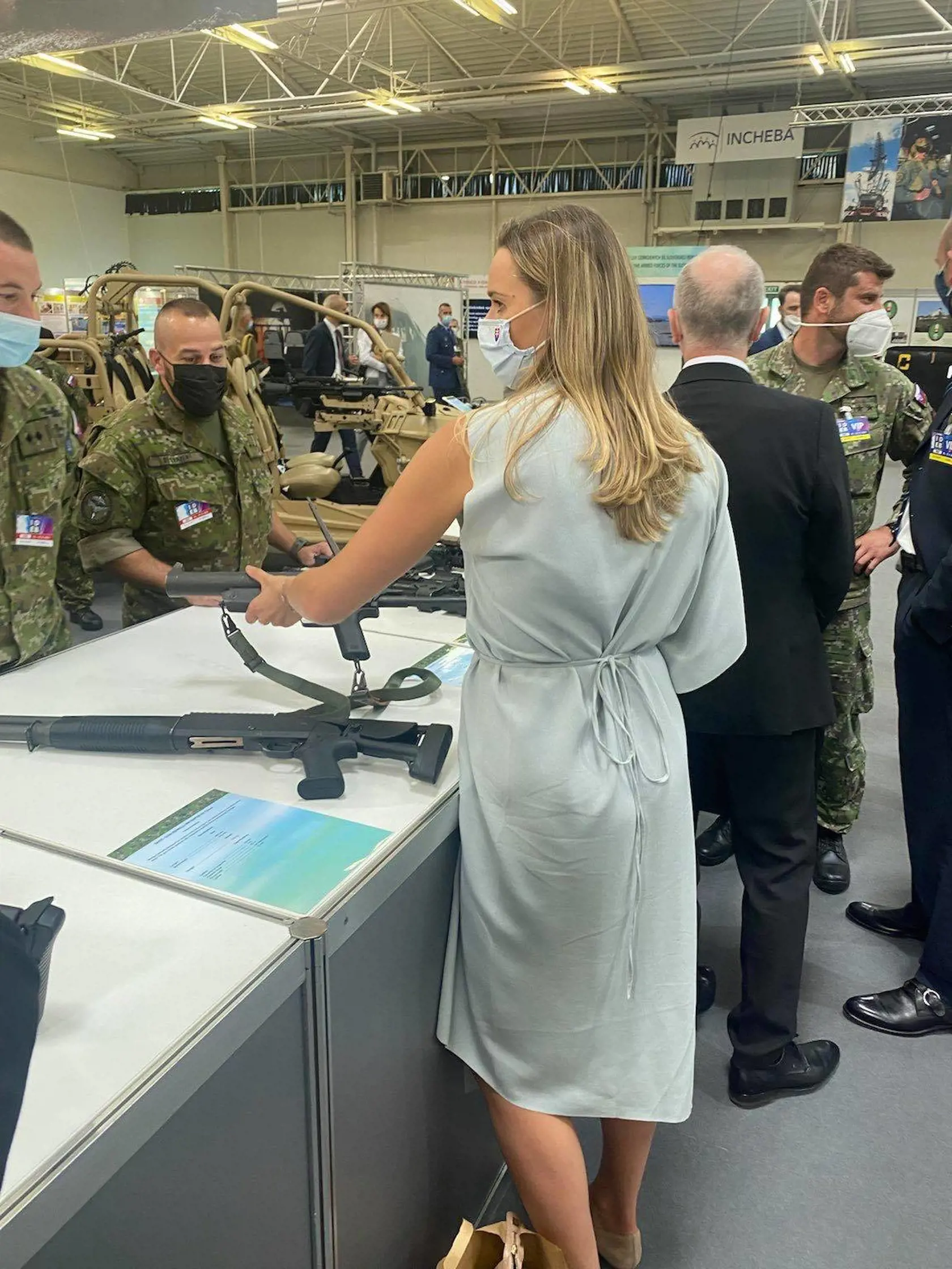 Poslankyňa Romana Tabak - Prehliadka obrannej techniky IDEB