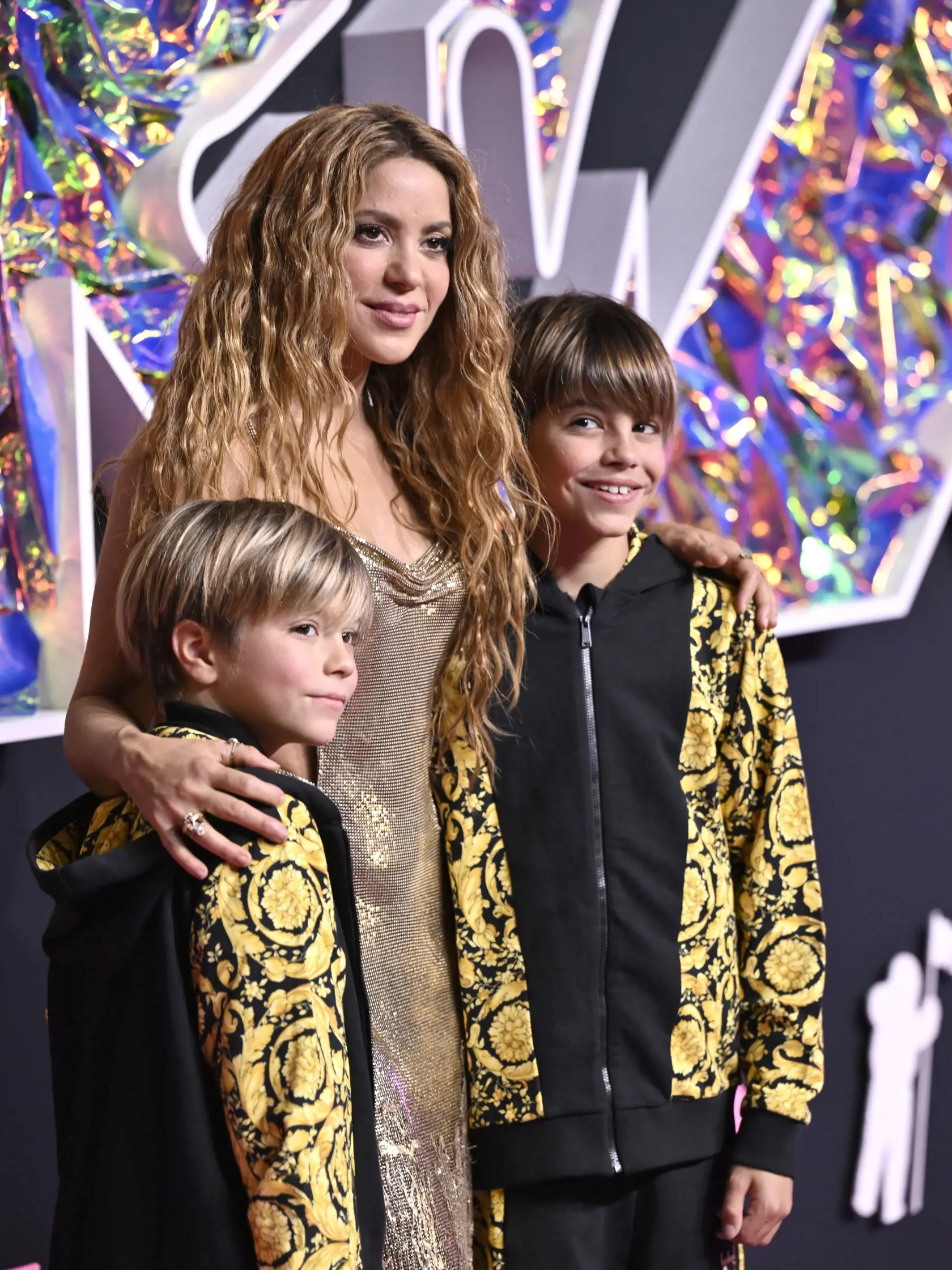 Kolumbijská speváčka Shakira so synmi