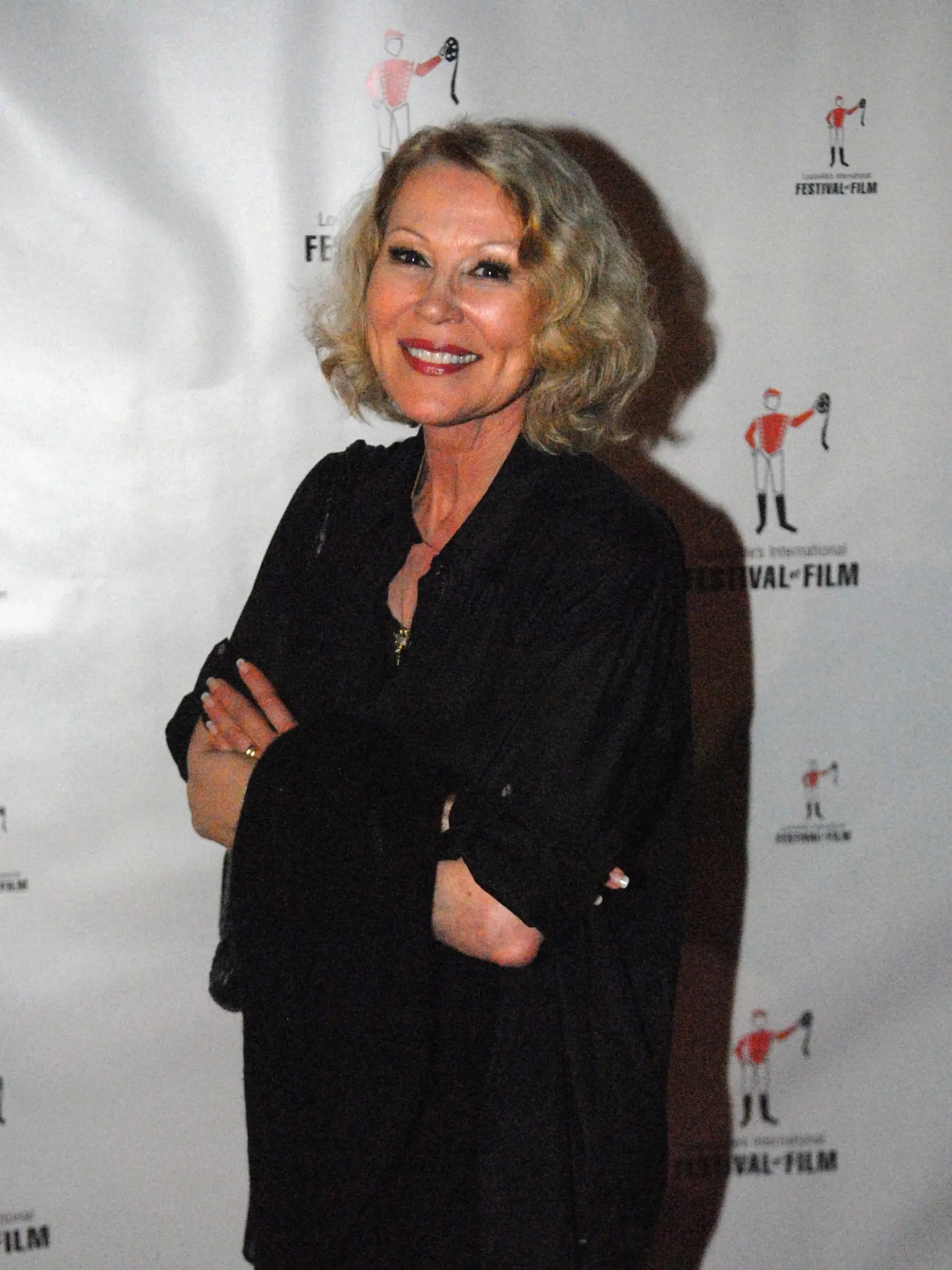 V anglickom Nottinghame založila vlastné divadlo - The Leslie Easterbrook Auditorium.