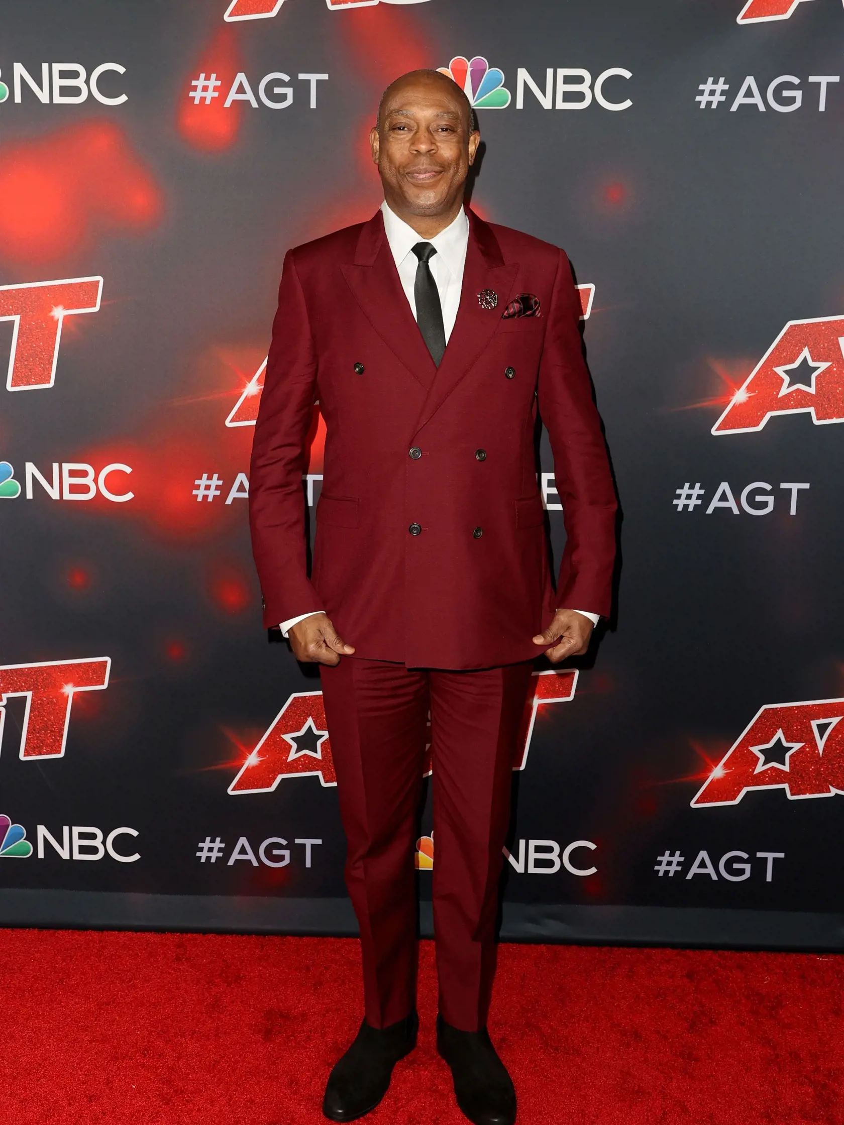 Michael Winslow (64) ako kadet Larvell Jones: Kráľ zvukových efektov taktiež zostane navždy v pamäti divákov. Má oficiálnu prezývku Muž, ktorý dokáže napodobniť 10 tisíc zvukových efektov.