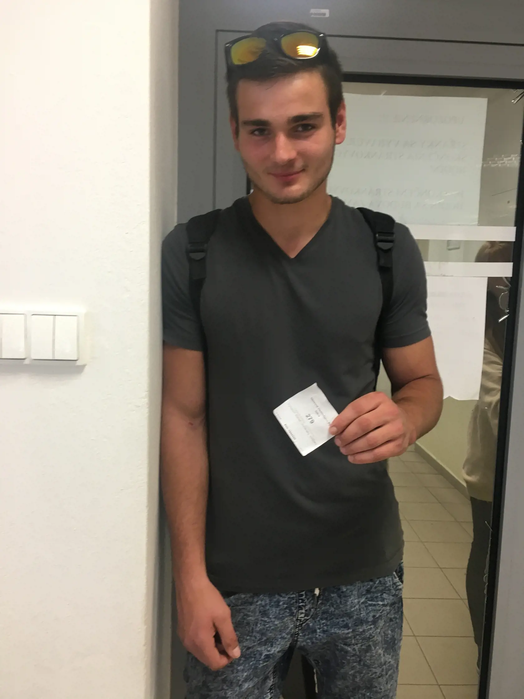 Adam z Nitry čakal na vybavenie dokladov asi 40 minút.