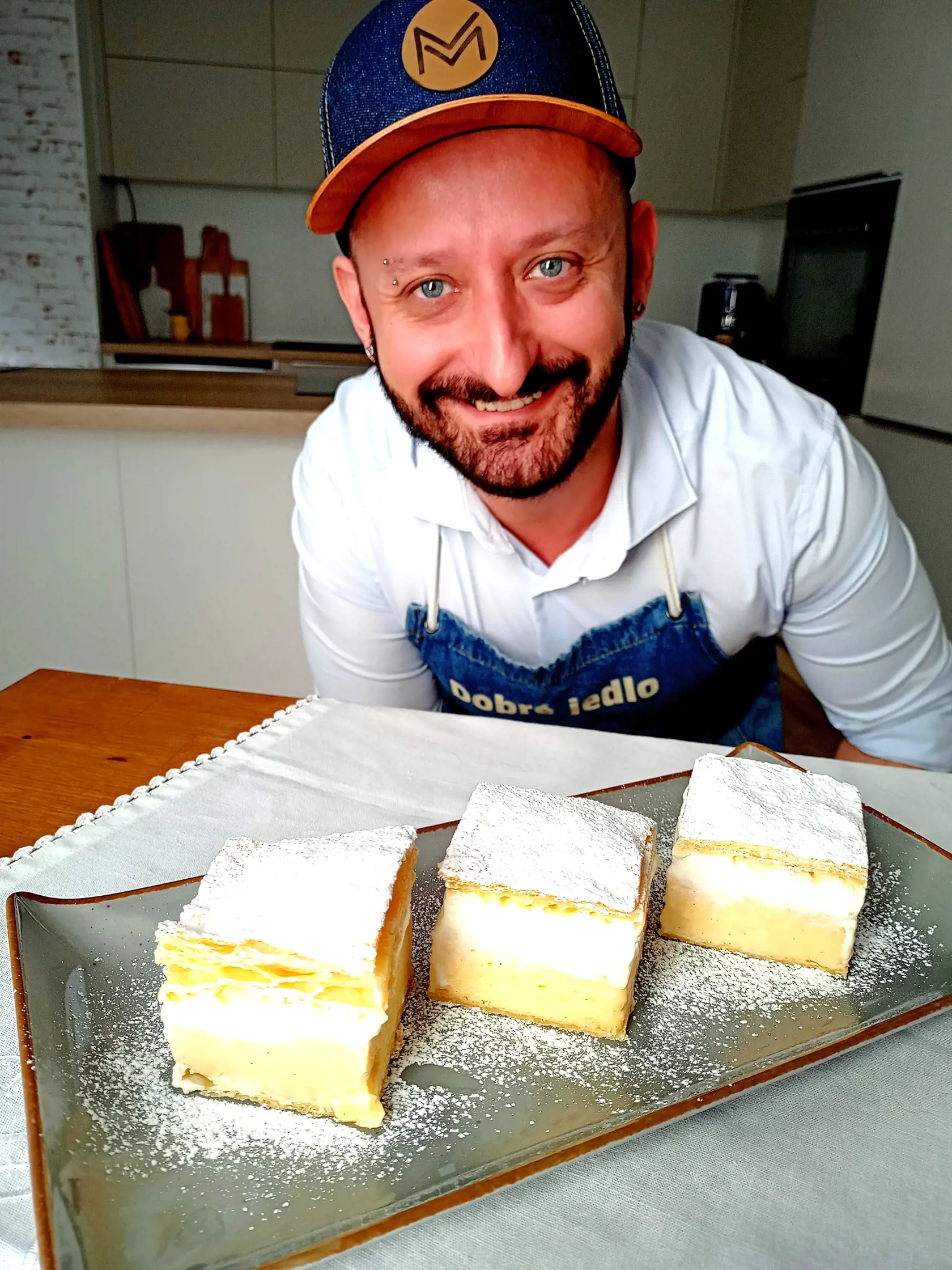 Víťaz prvej série Pečie celé Slovensko Miňo Macula.