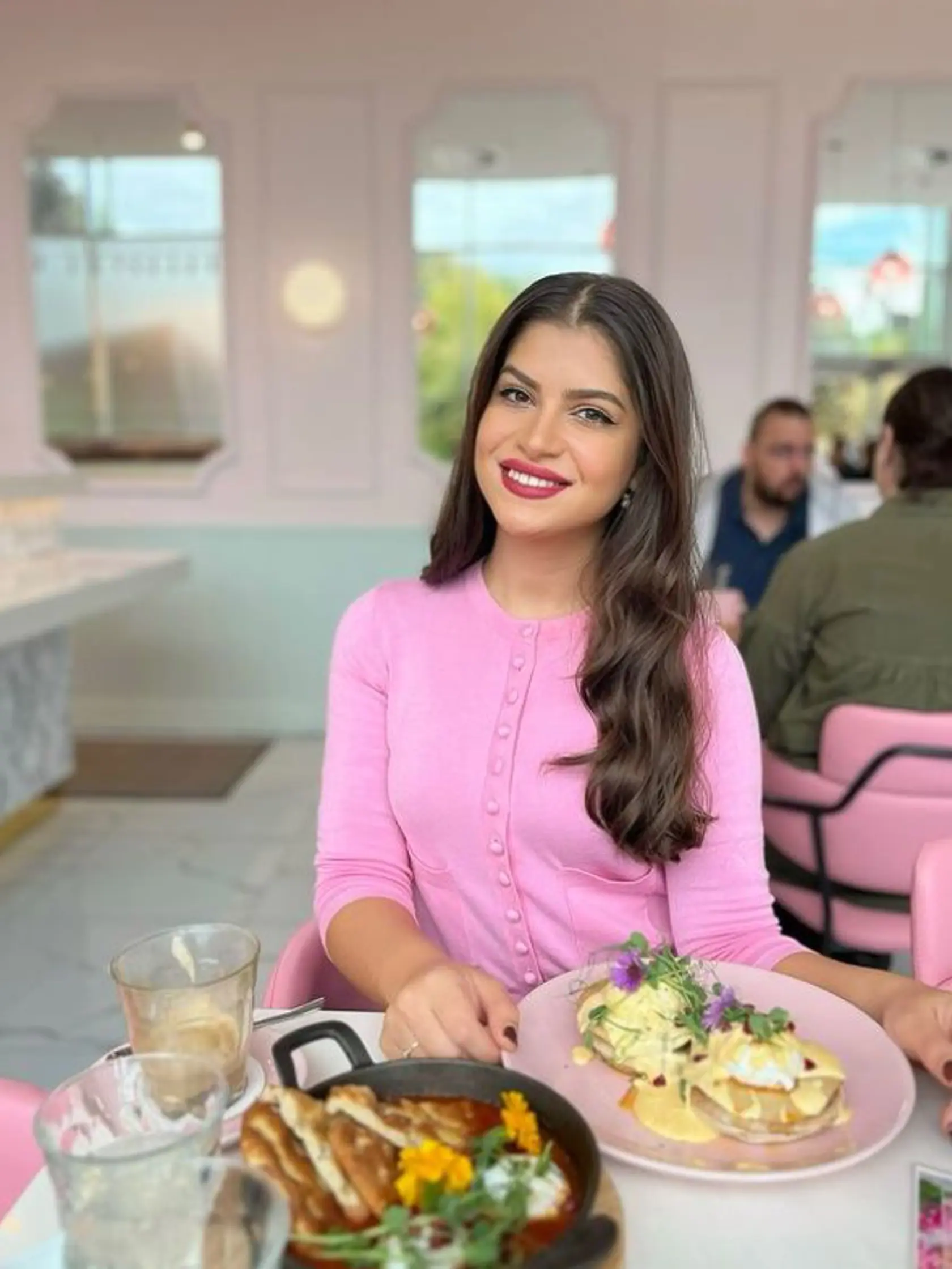 Vanessa stavila na nežnú ružovú farbu a svojím dokonalým mejkapom aj outfitom pripomínala krásnu Barbie.