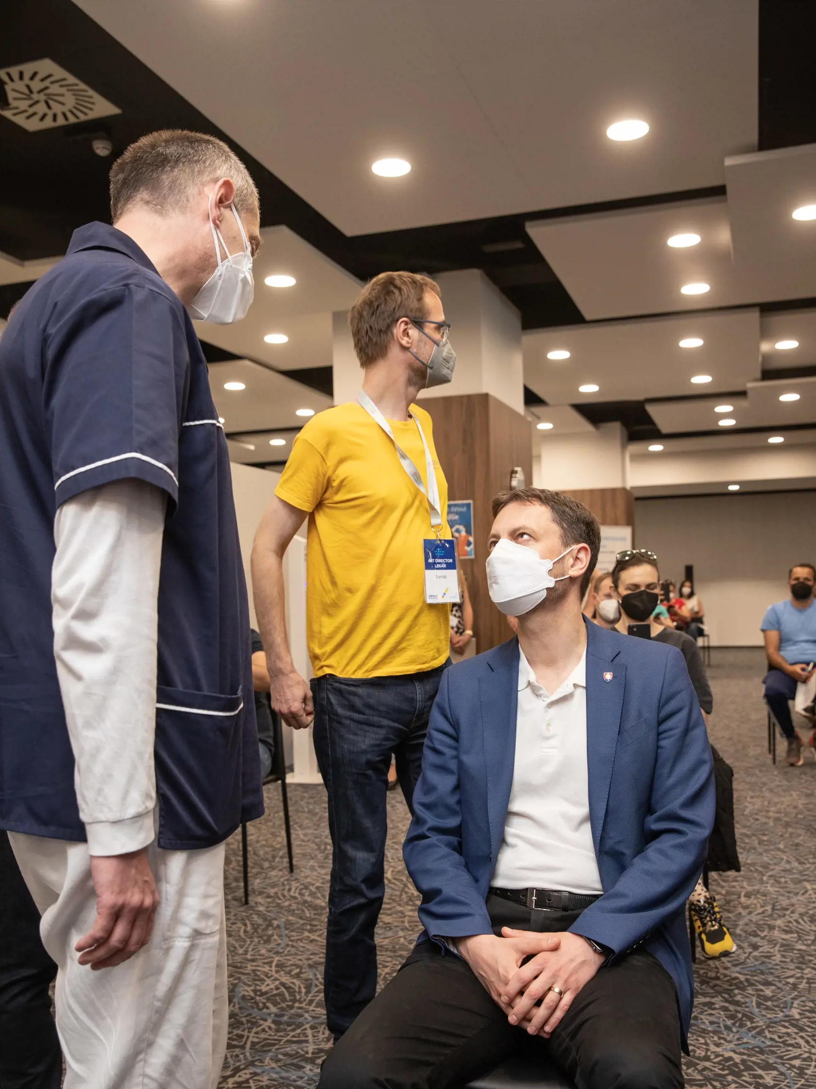 Na snímke je predseda vlády SR Eduard Heger ktorý sa nechal zaočkovať prvou dávkou proti covidu.