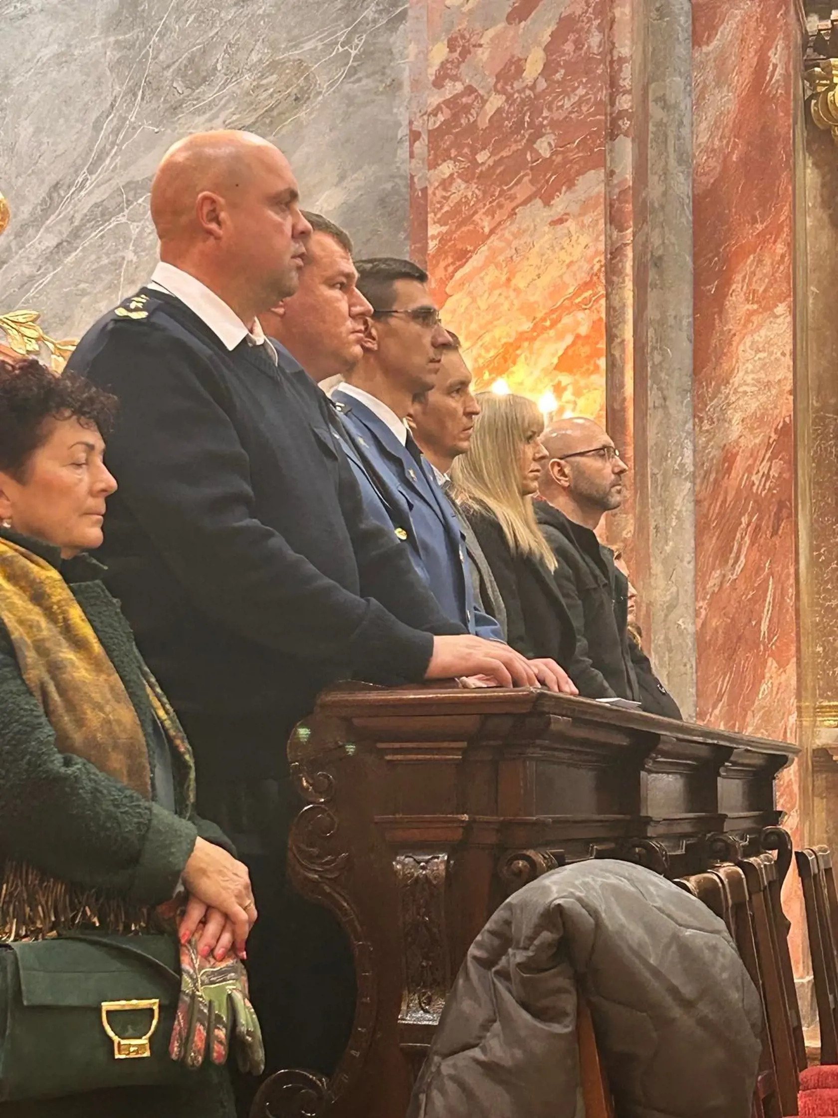 Vedúci predstavitelia Nitry a Nitrianskeho kraja na spomienkovej omši.