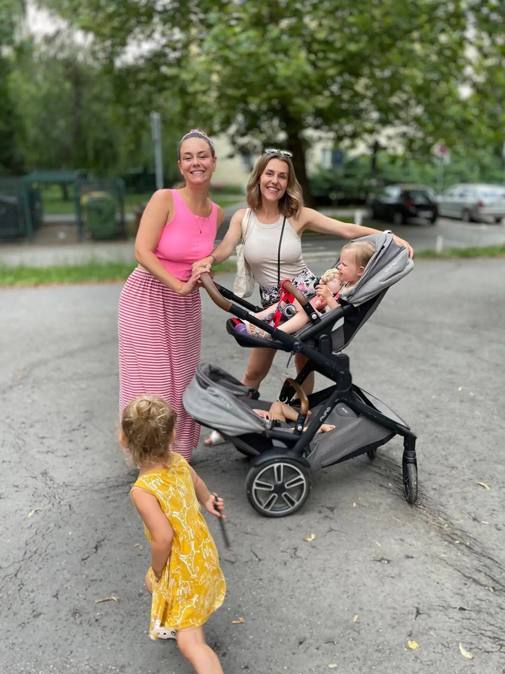 Dominika so sestrou Janou, ktorá je už trojnásobnou mamičkou.