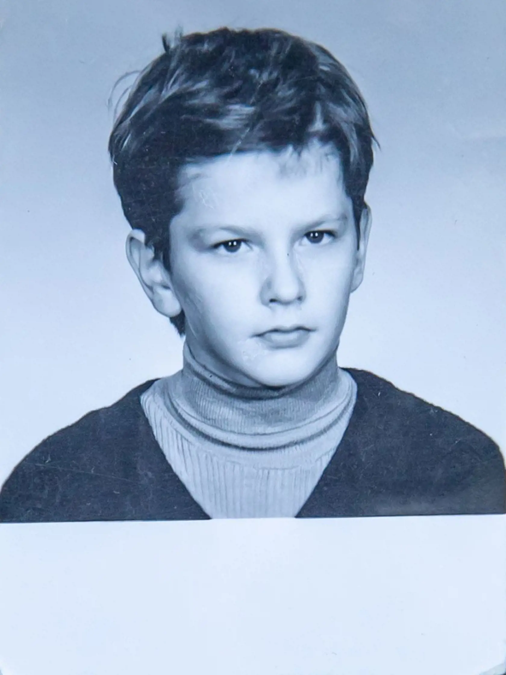 Predseda vlády ešte ako malý chlapec. Dnes bojuje z postu premiéra s pandémiou koronavírusu na Slovensku.