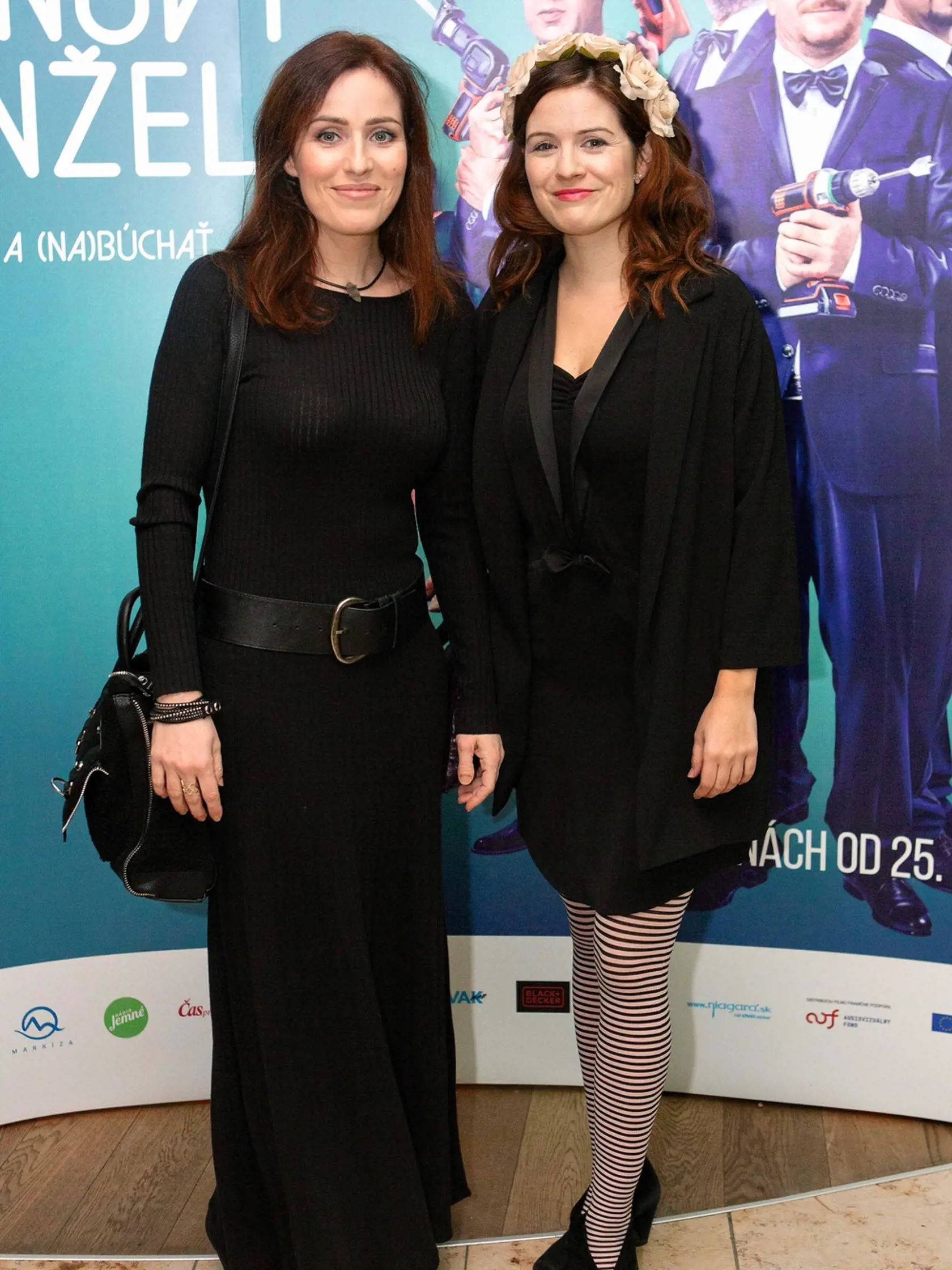 Herečka Zuzana Norisová sa tiež ozdobila kvetinovou čelenkou.
