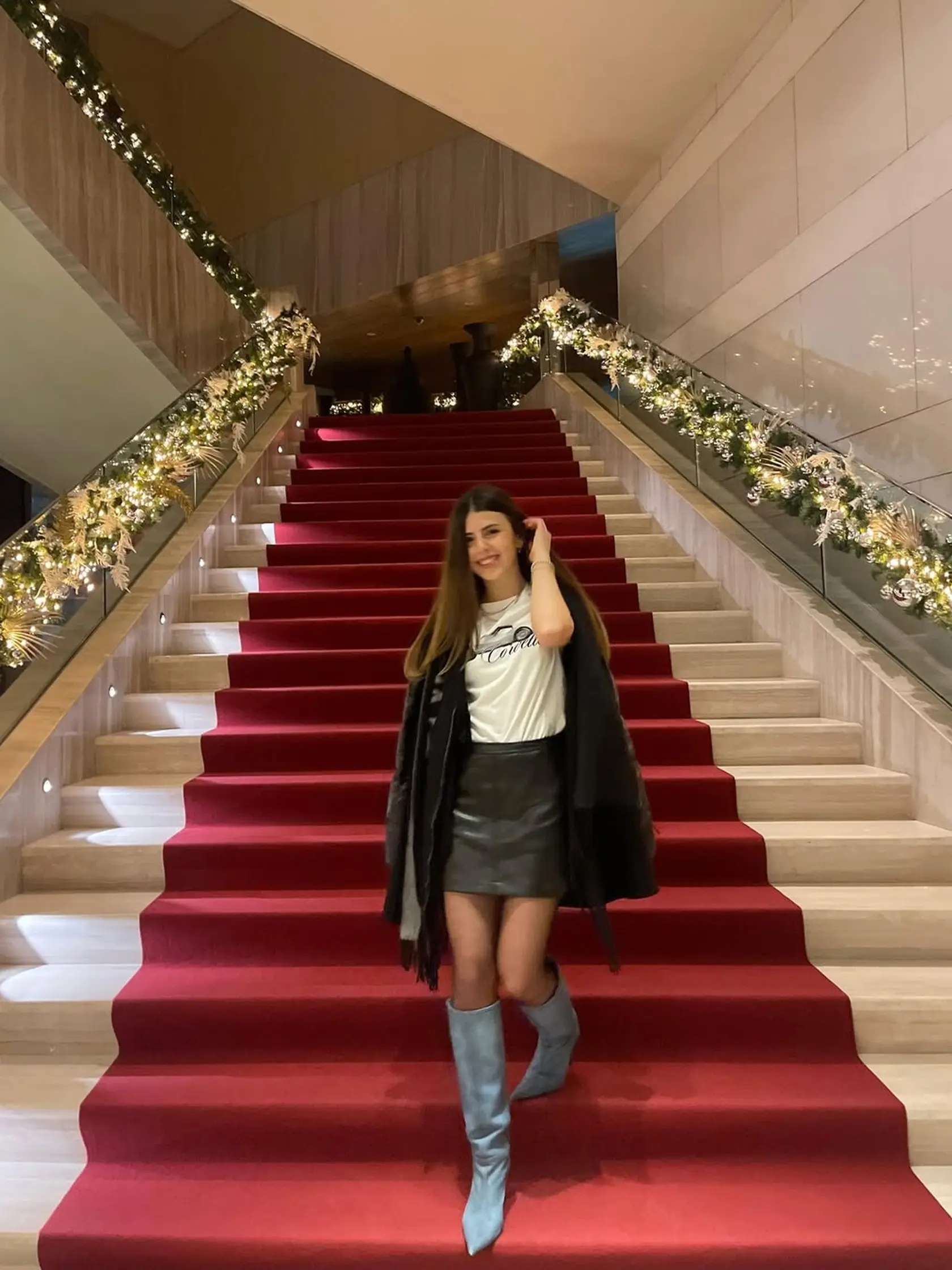 Zeynep Selimoglu alias Kiraz Elibol hrala malé dievčatko, ktoré ale v druhej sérii výrazne podrástlo. No dnes má 18 rokov a sotva by ste ju spoznali.