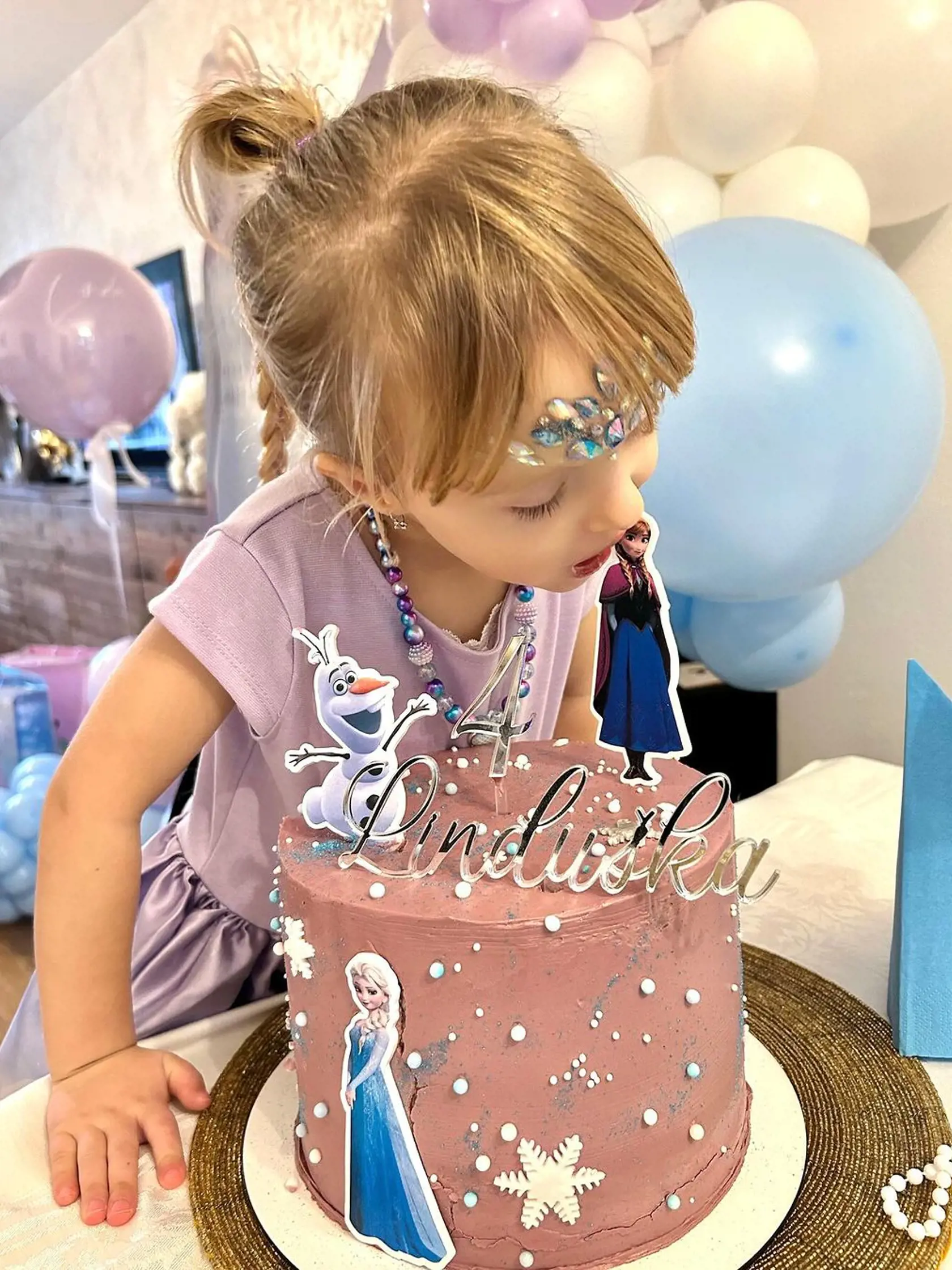 Dcéra Daniely Nízlovej Linda oslávila štyri roky. Oslava sa niesal v duchu Frozen - Princeznej Elsy.