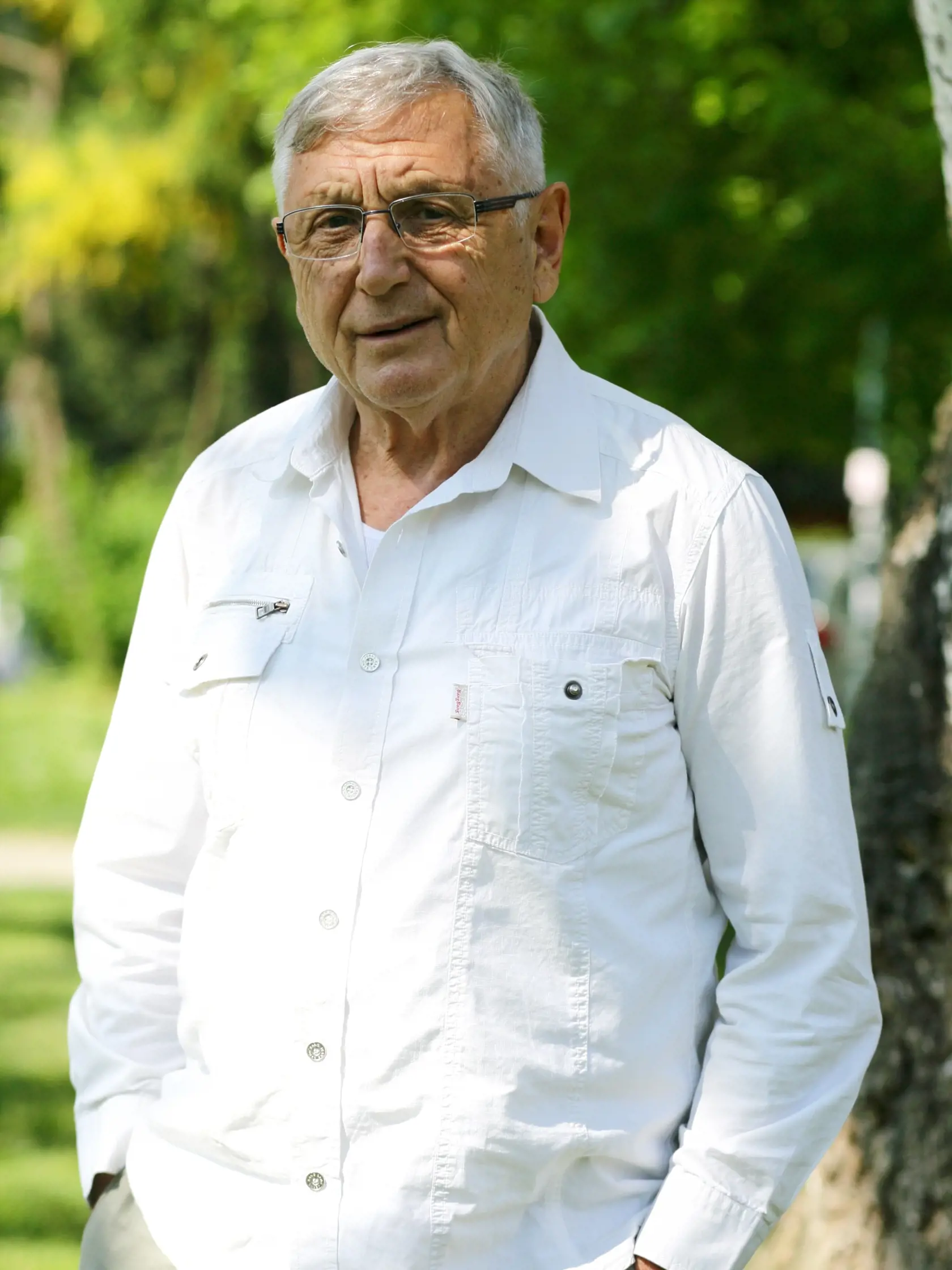 Režisér Jiří Menzel sa síce pred Vianocami prebral z umelého spánku, no opäť je vo veľmi vážnom stave.