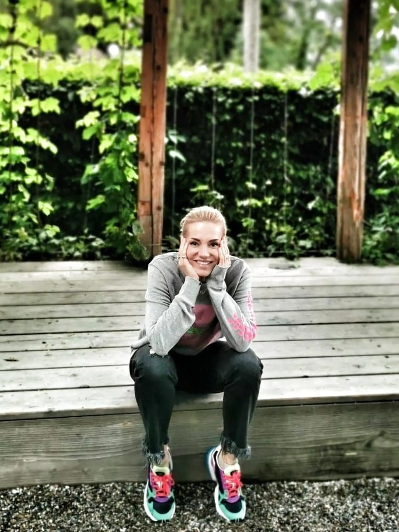 Dara Rolins (46)