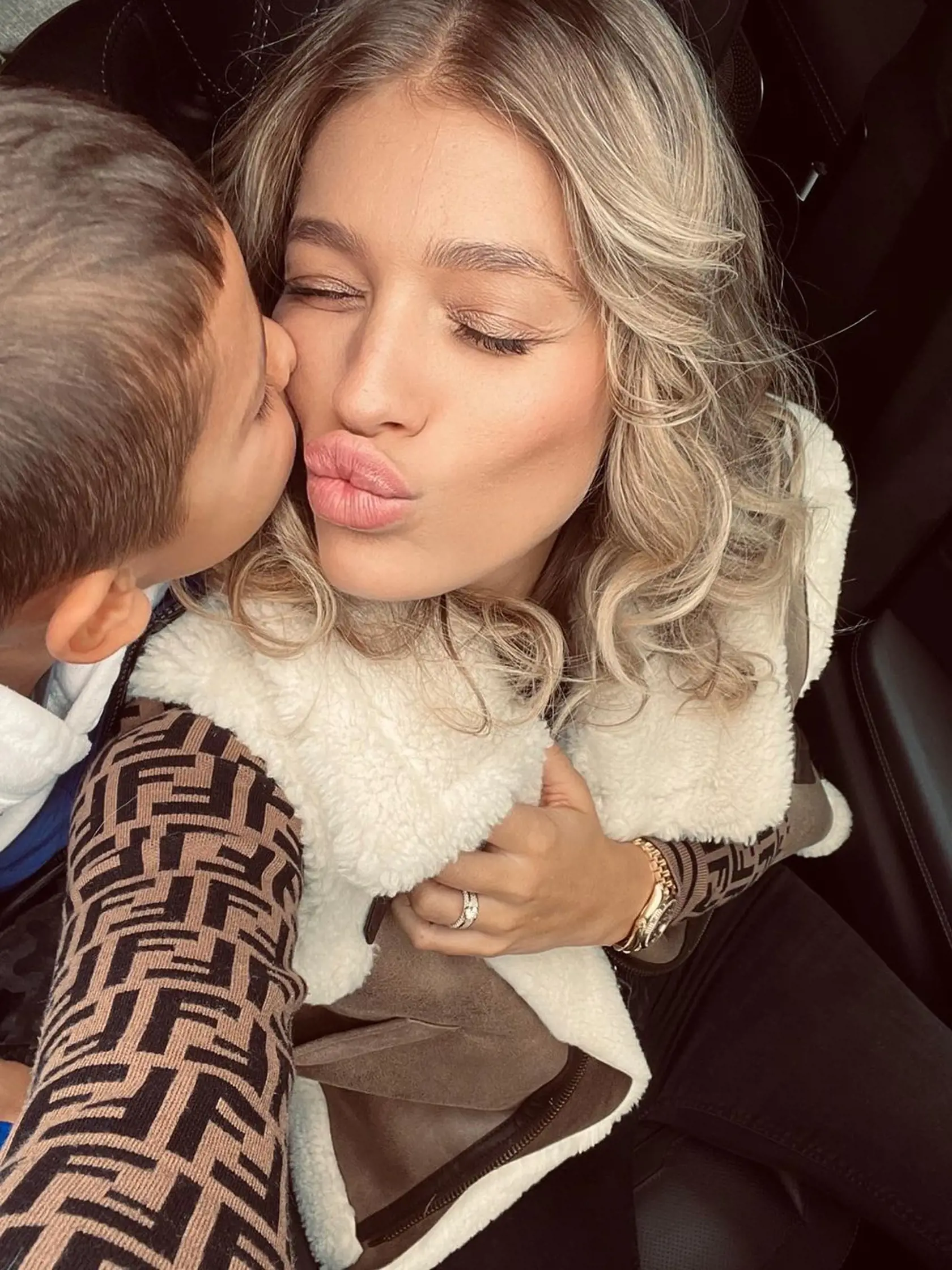 Jasmina Alagič poslala prostredníctvom Instagramu kamarátke Zuzane tento odkaz: "Priznaj sa prečo tam ideš bývať!" A Zuzana na to: "lebo budem mať tu najlepšiu susedku❤️"