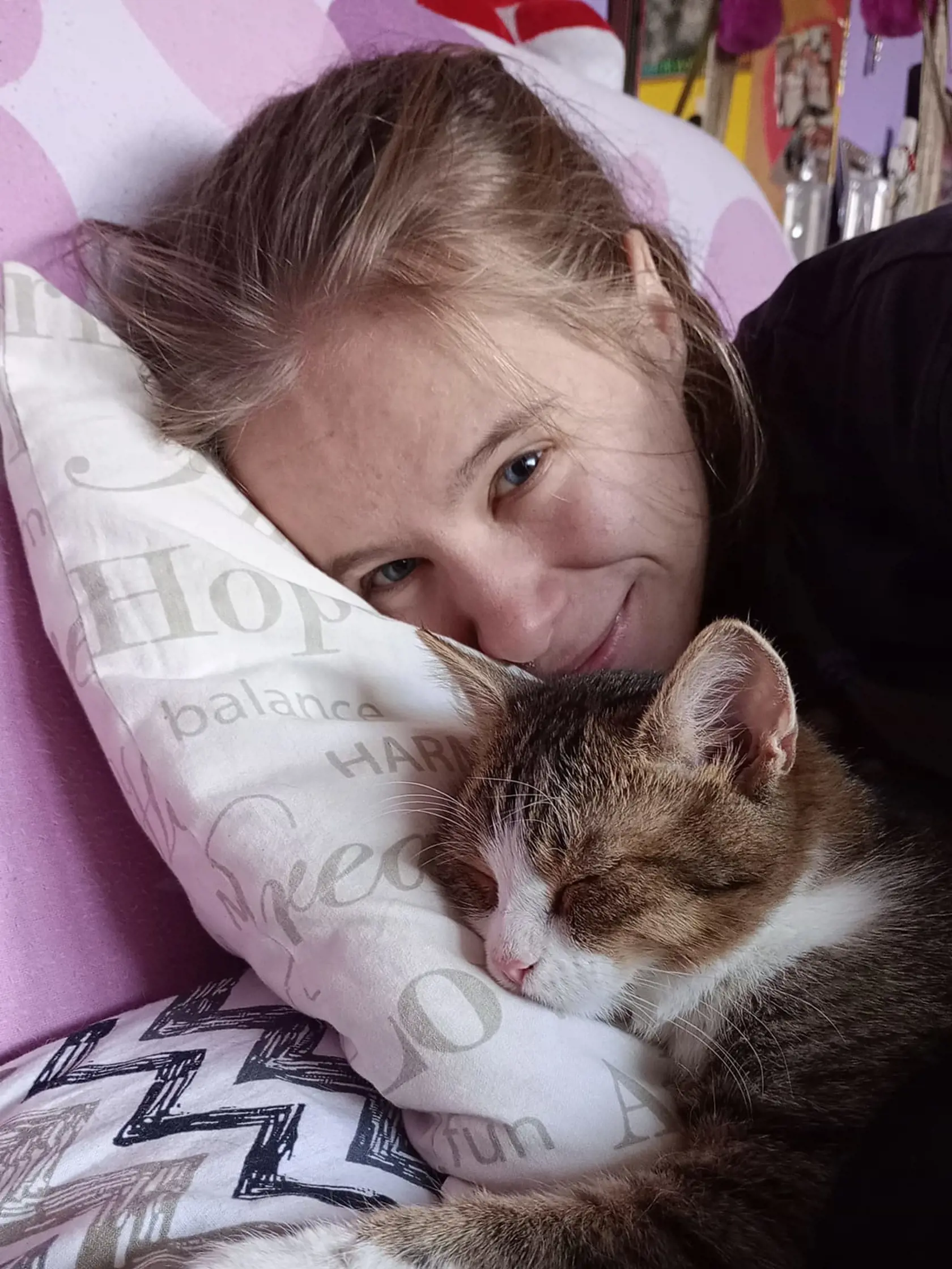 Dievčatá to však chcú zmeniť, rozhodli sa vytvoriť OZ Mačacie šťastie, aby mali všetko podchytené aj právne a obrátili sa na dobrých ľudí aj v rámci zbierky Donio.