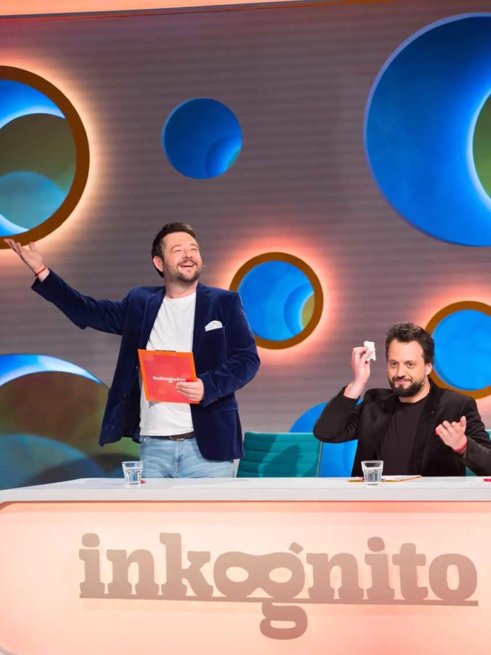 Moderátor a zabávač Michal Hudák v sobotu ženil na východe svojho syna.