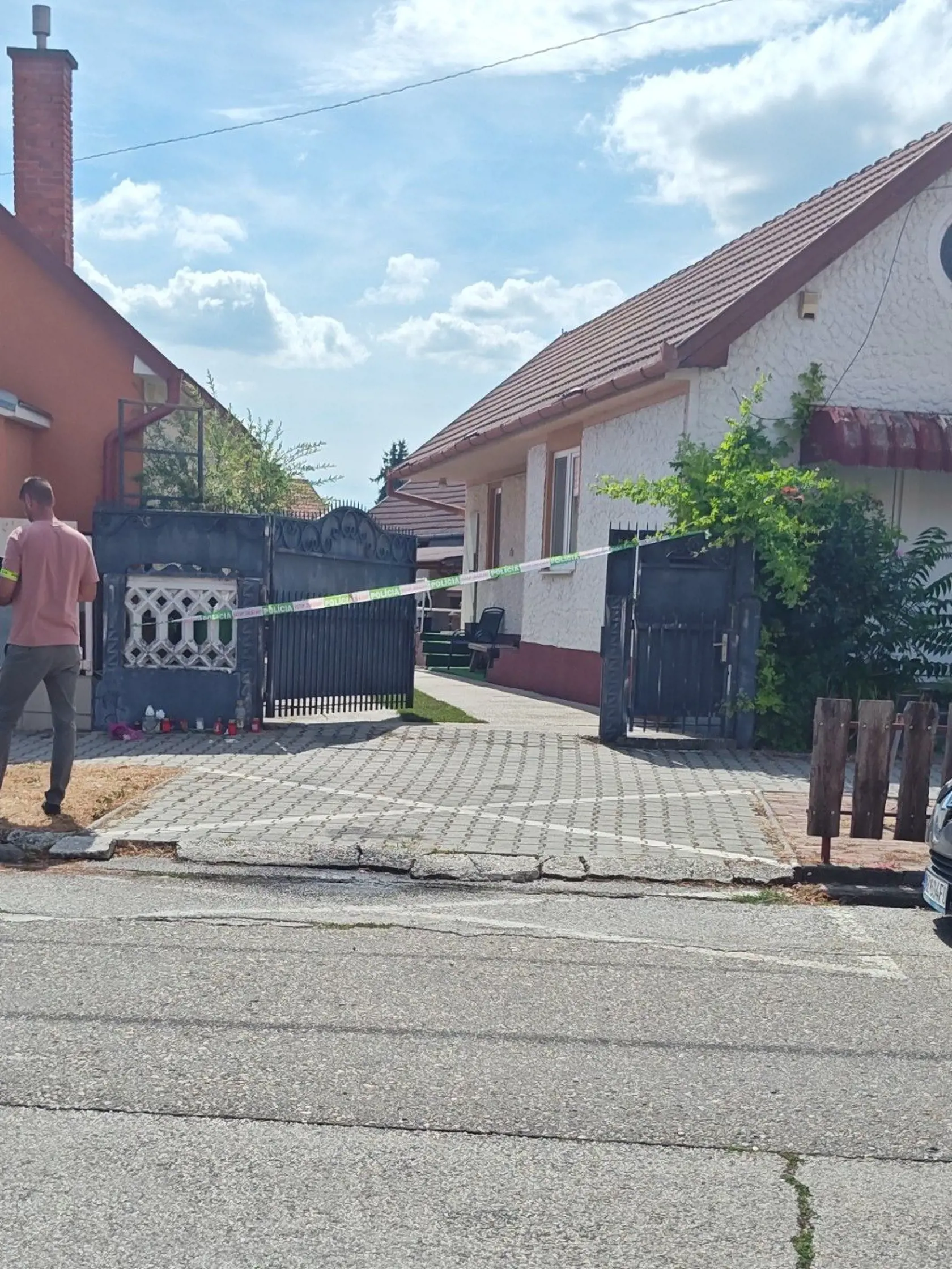 Polícia koná v prípade nálezu mŕtvej 31-ročnej Cynthie. Jej telo našli v jednom z rodinných domov vo Veľkom Mederi. Niekdajšia úspešná hádzanárka bola od minulej stredy nezvestná a pátrali po nej.