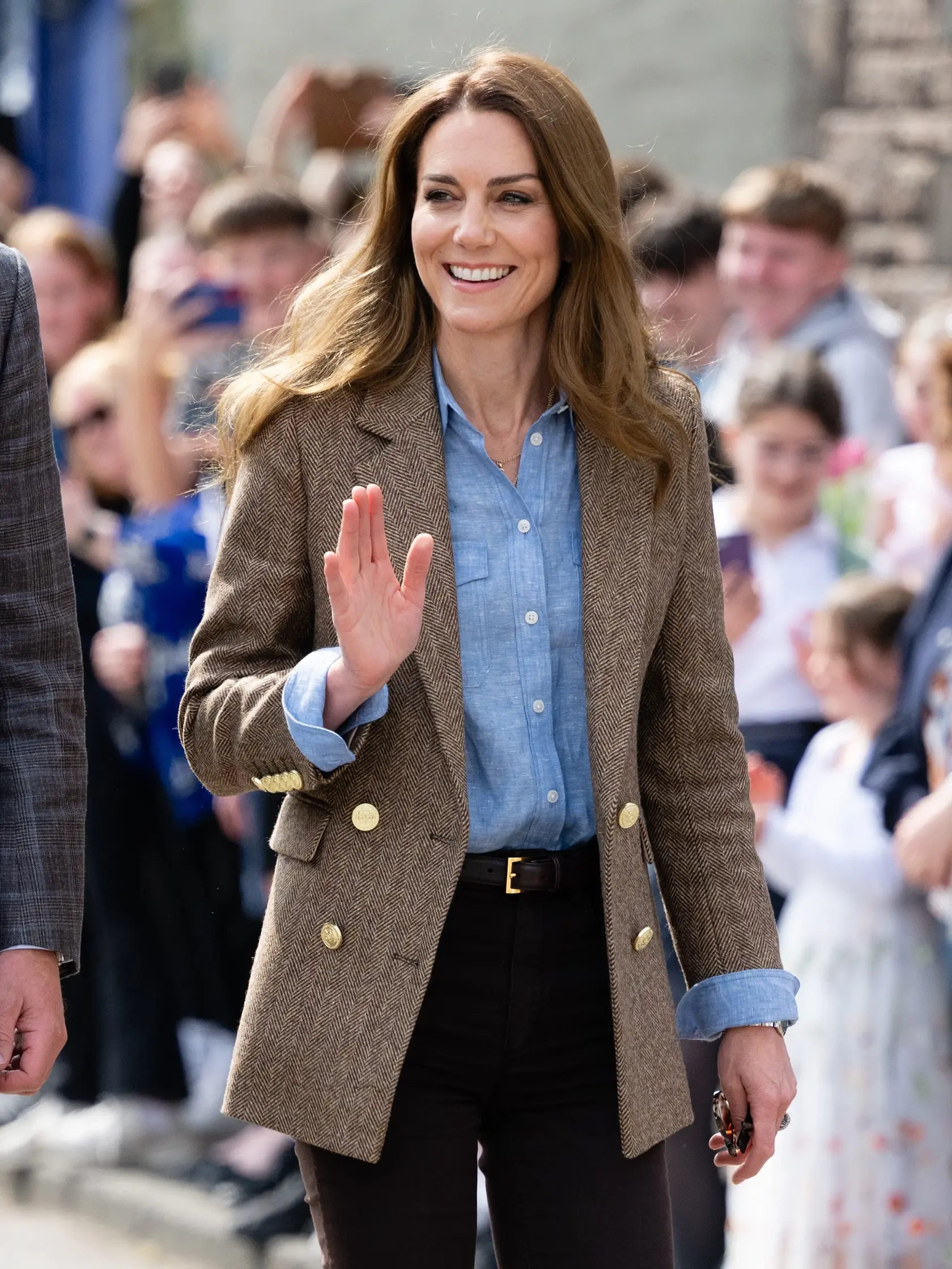 Elegantné ženy prisahajú na blúzky a tričká rysujúce telo a nosia ich aj na neformálne a športové udalosti. Catherine, Princess of Wales (waleská princezná Kate) (Photo by Samir Hussein/WireImage)