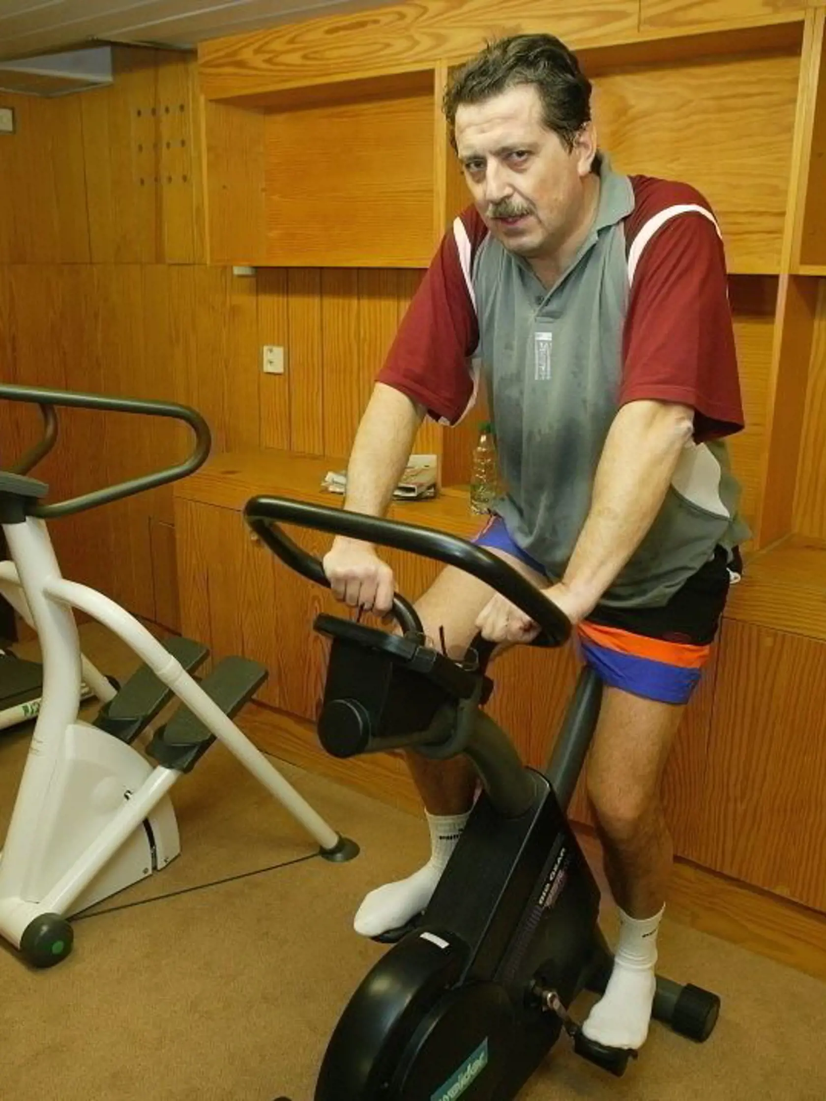 Pavol  Paška v posilňovni. Napriek tomu, že cvičil, rady lekárov, aby zmenil spôsob života sa mu vypomstili. (archív)