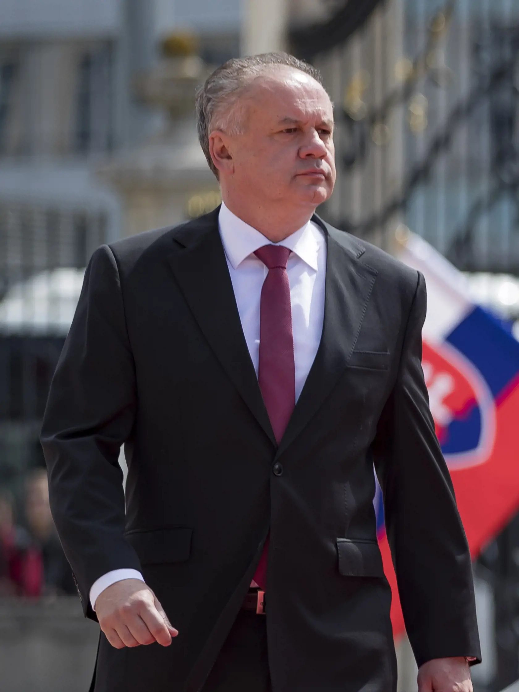 Prezident kritizuje nekalé konanie členov vlády, teraz má čo vysvetľovať on sám.