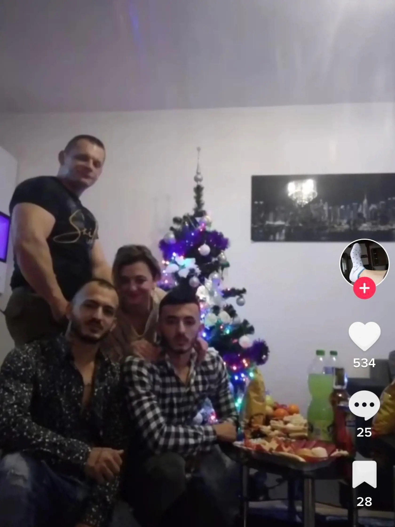 Poriadne však vyrástli ich synovia. Dnes sú z nich už dospelí muži.