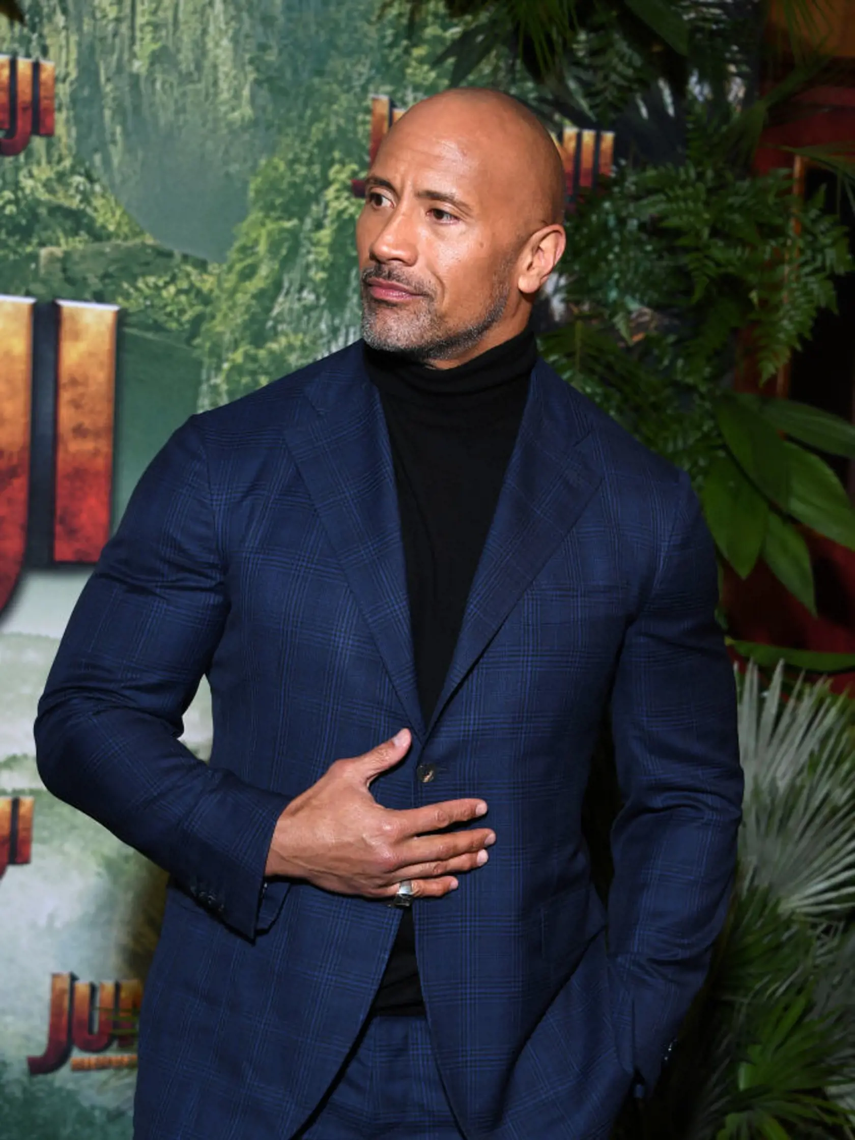 Dwayne Johnson (45) - Volajú ho Skala, no aj robusný herec priznal, že ho mátali nepríjemné pocity depresie. ´Cítite sa byť sám, ako by ste boli len vy a nik iný vo svojej bubline,´ opísal svoje pocity. ´Kiež by som v tých chvíľach mal pri sebe niekoho, kto by mi povedal, že bude všetko v poriadku. Kiež by som to vtedy vedel,´ povedal vo videu na Youtube. Bolo preňho dôležité uvedomiť si, že v skutočnosti sám vôbec nie je.