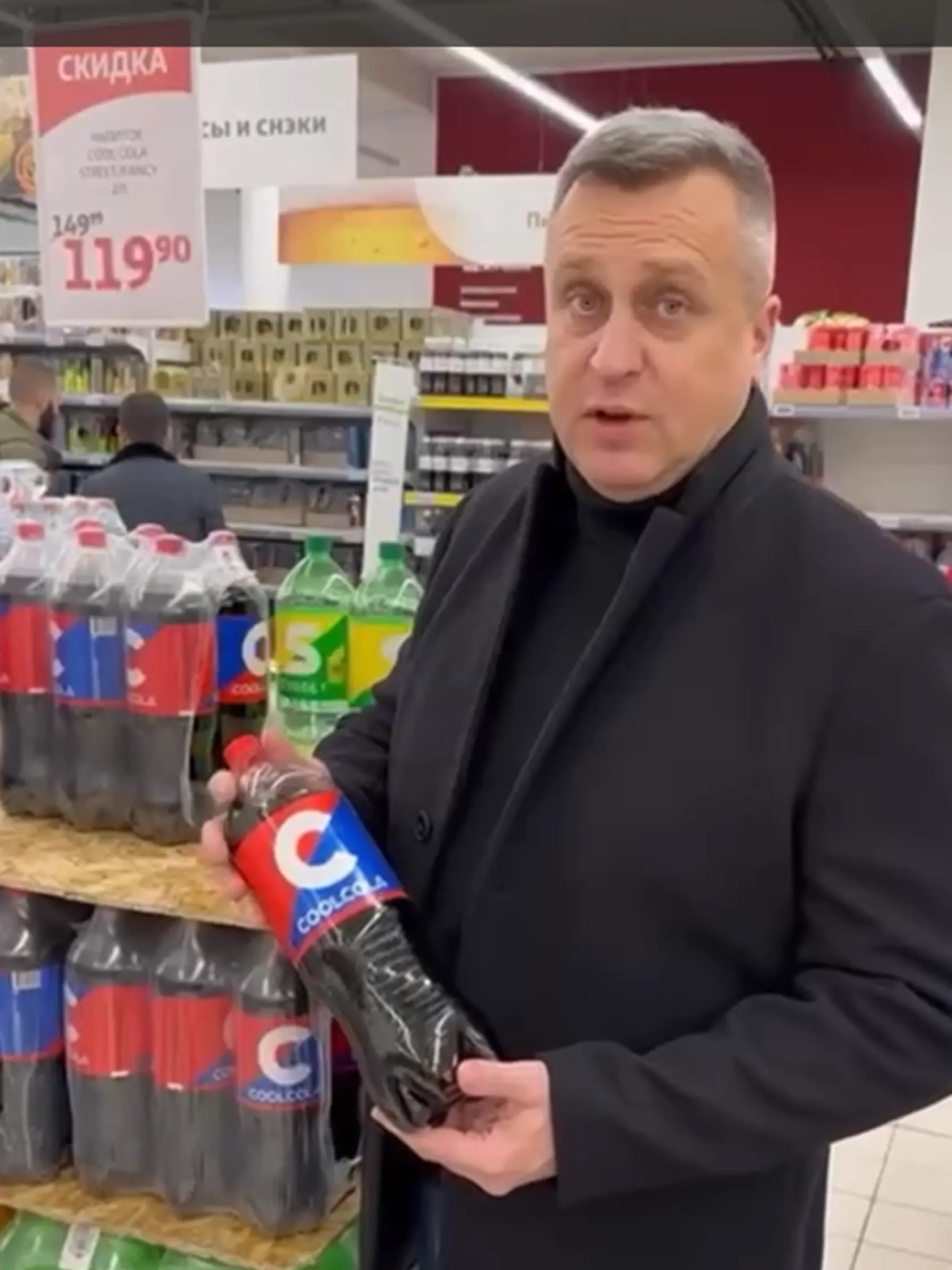 Andrej Danko ukázal ako vyzerá coca-cola v ruskom obchode. 