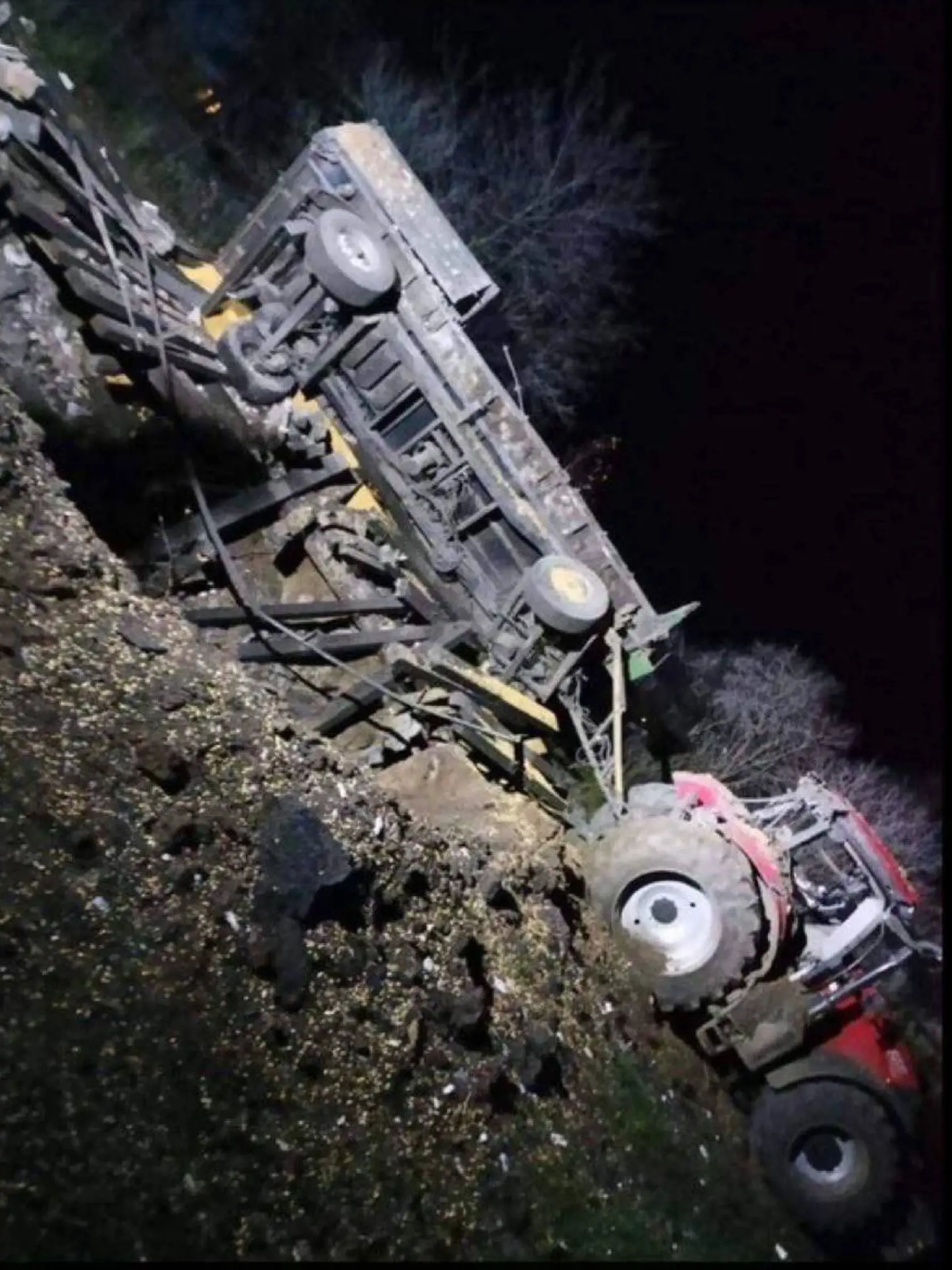 Poľské médiá uviedli, že dve osoby prišli o život v utorok popoludní po tom, čo ruská raketa zasiahla sušičku obilia v obci Przewodów neďaleko hraníc s Ukrajinou.