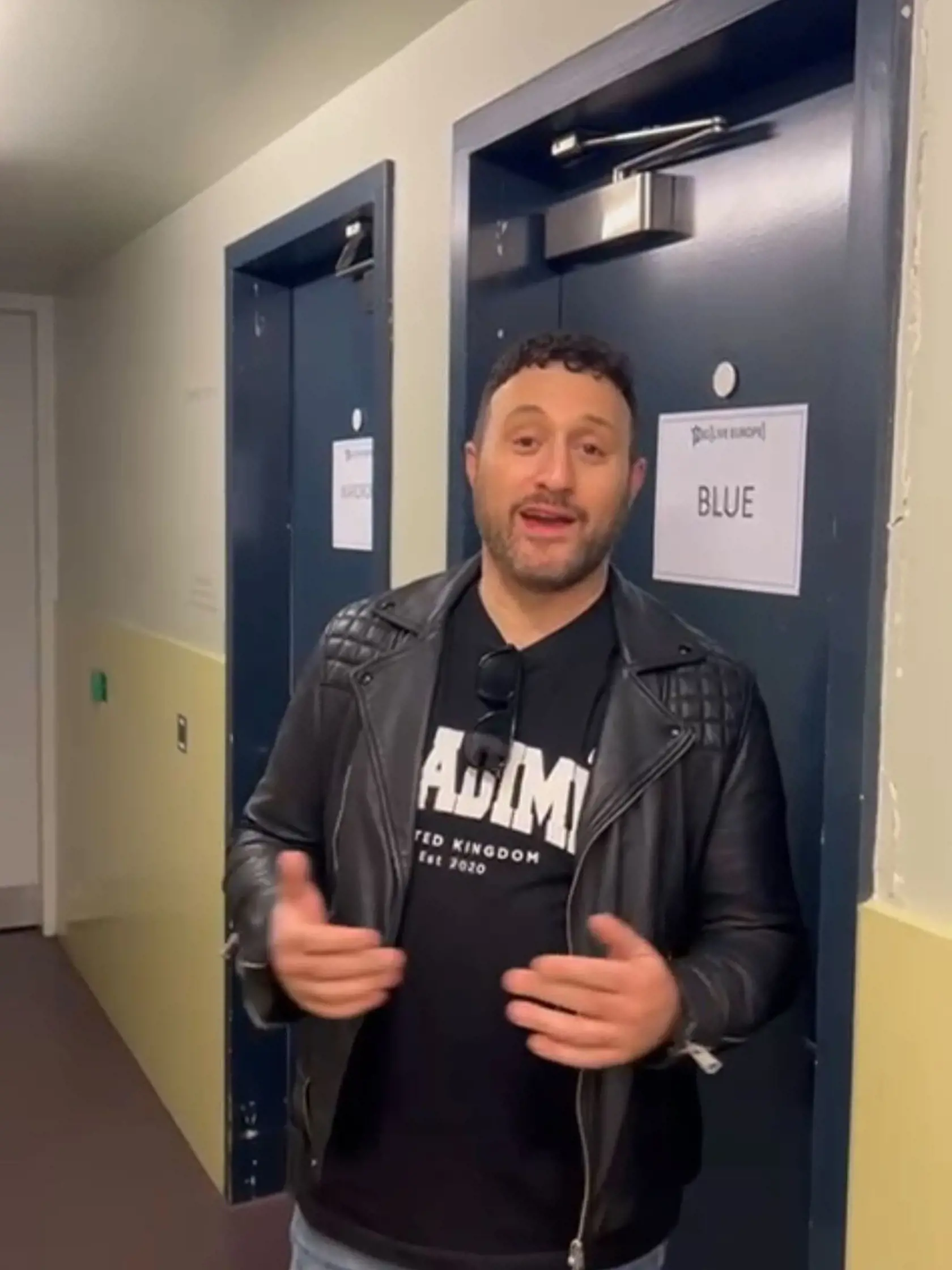 Antony Costa z kapely Blue mal kilá navyše. Rozhodol sa schudnúť a svoju premenu dokumentuje aj fanúšikom.