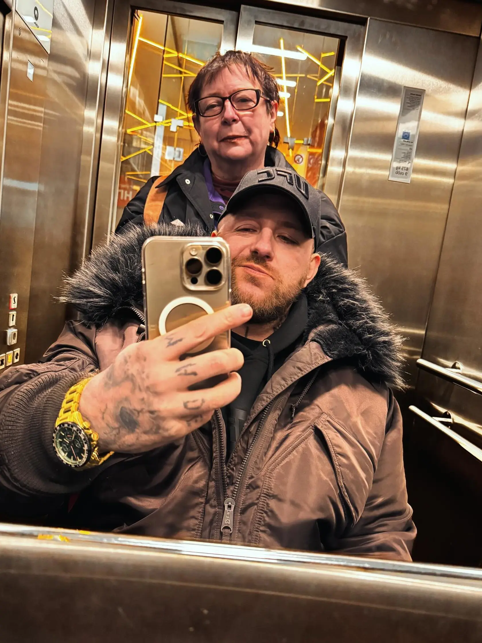Štefan každý deň cvičí a učí sa znovu rozprávať. „Logopéda nemám, pomáha mi len moja mamka,“ hovorí s vďakou.